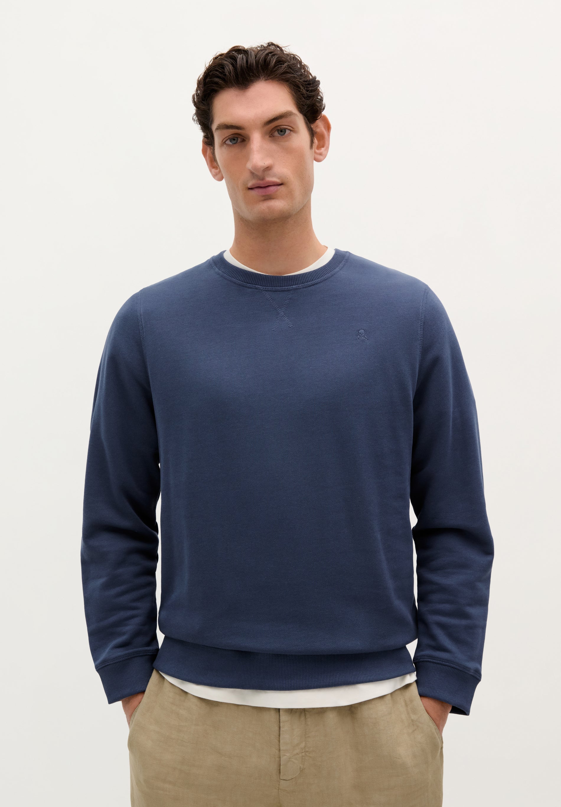 BASIC SWEATSHIRT WITH CONTRAST EMBROIDERY