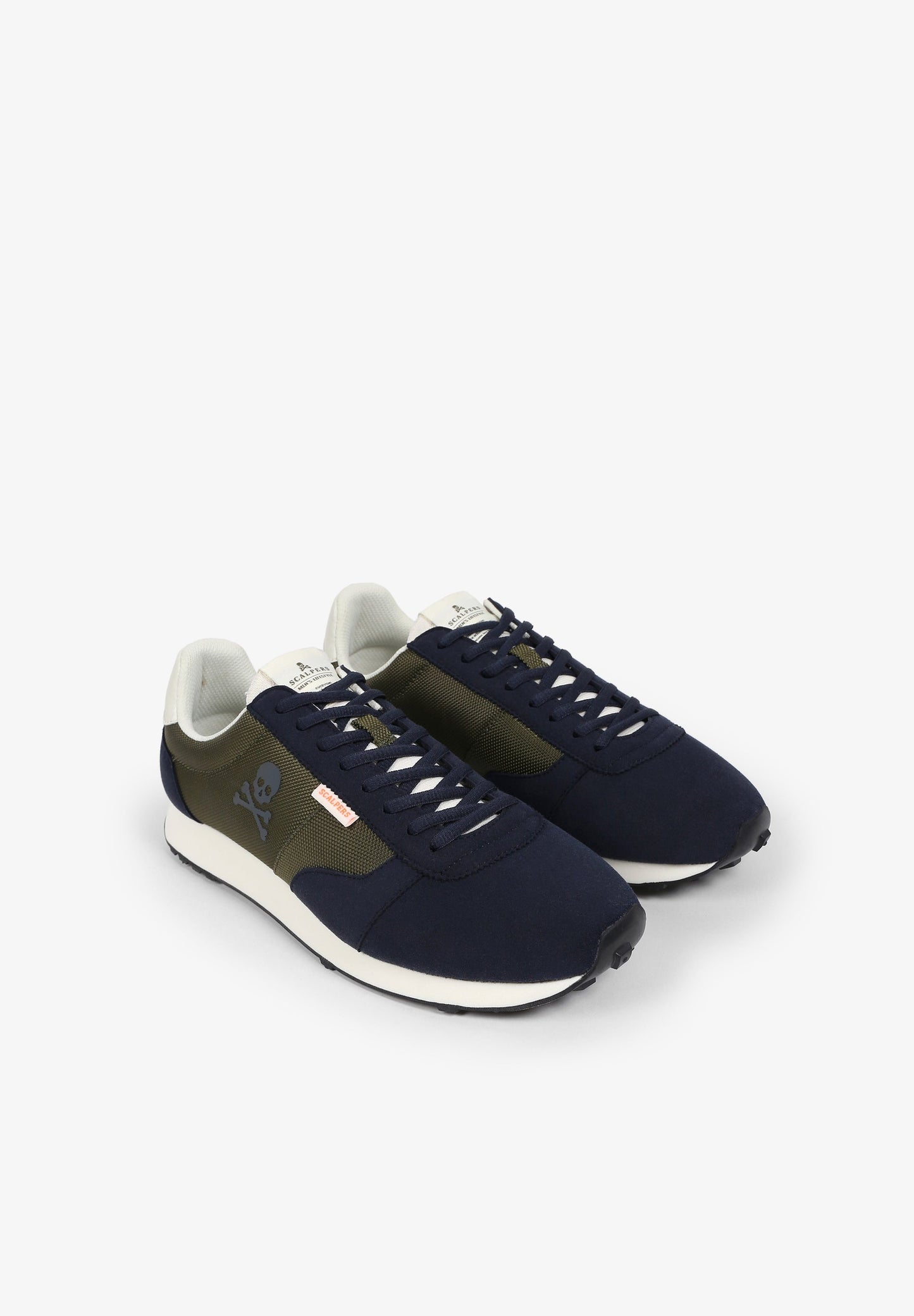 SNEAKERS BÁSICAS CALAVERA - Scalpers