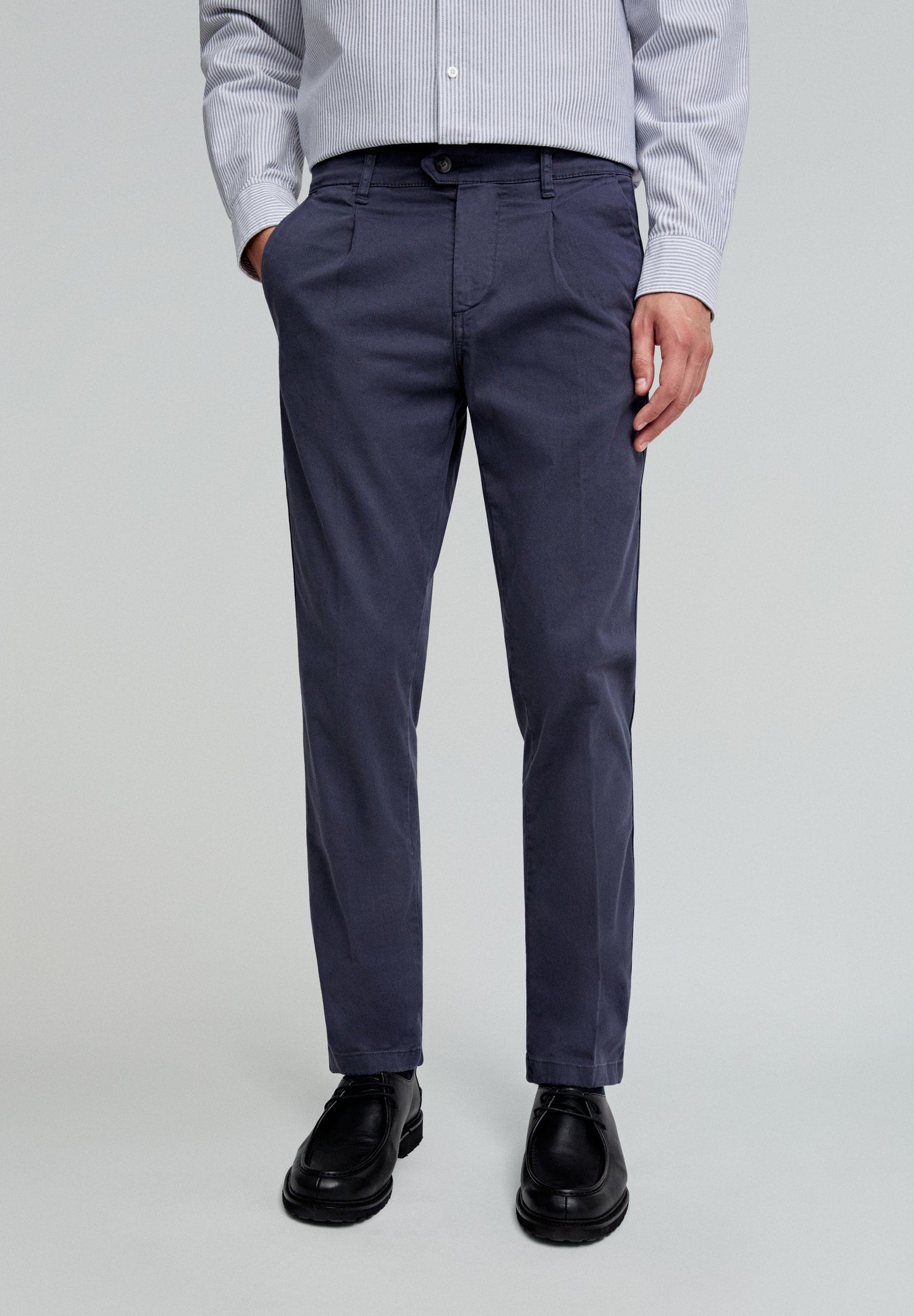 PLEATED CHINO TROUSERS