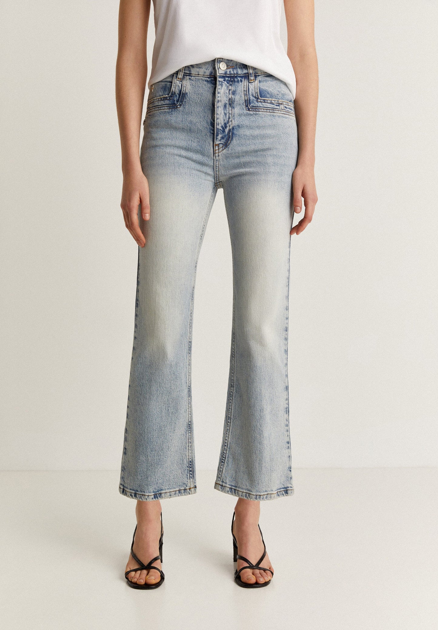 JEANS WITH BACK SEAM DETAIL
