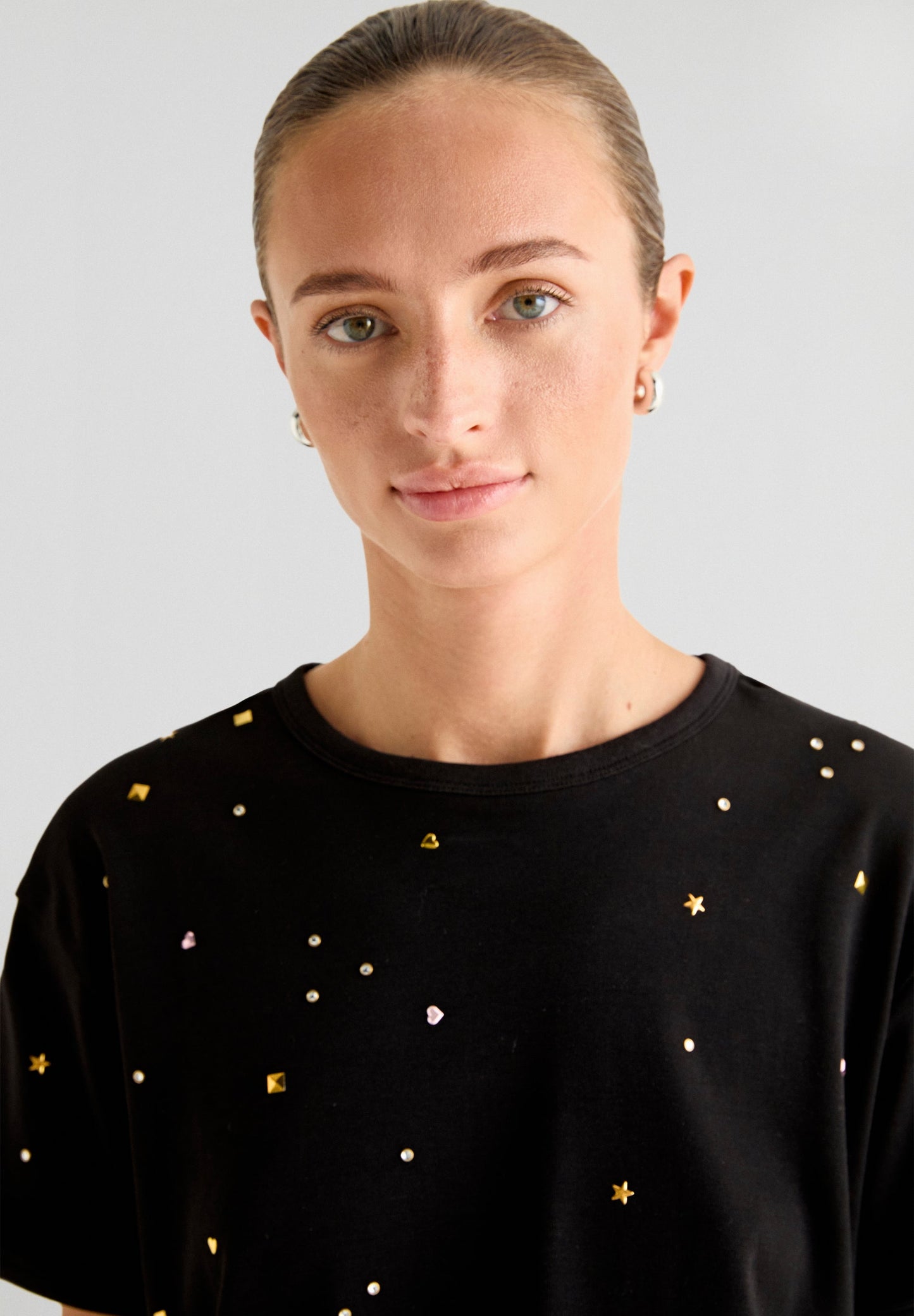 MULTICOLOURED STUDDED T-SHIRT