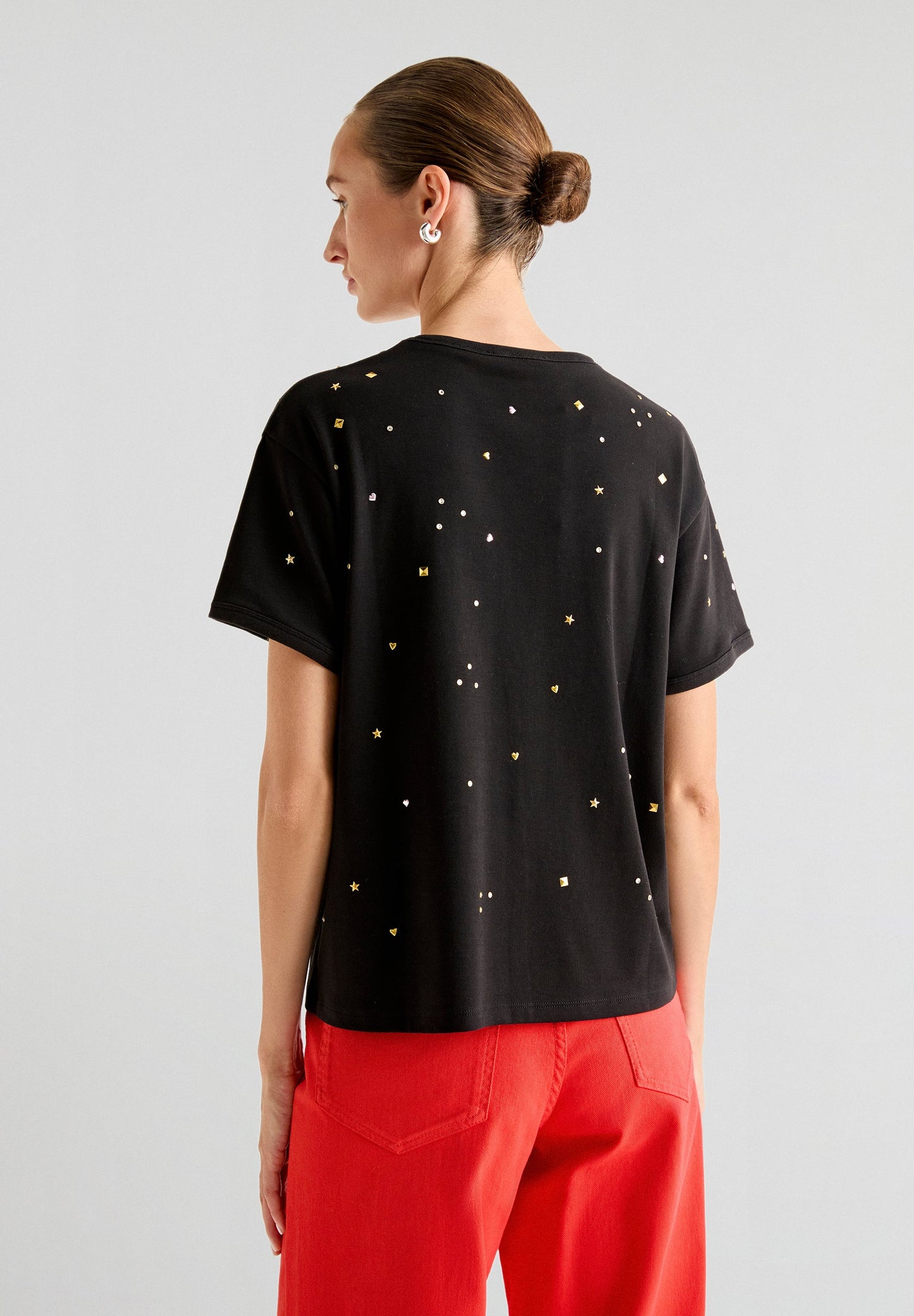 MULTICOLOURED STUDDED T-SHIRT