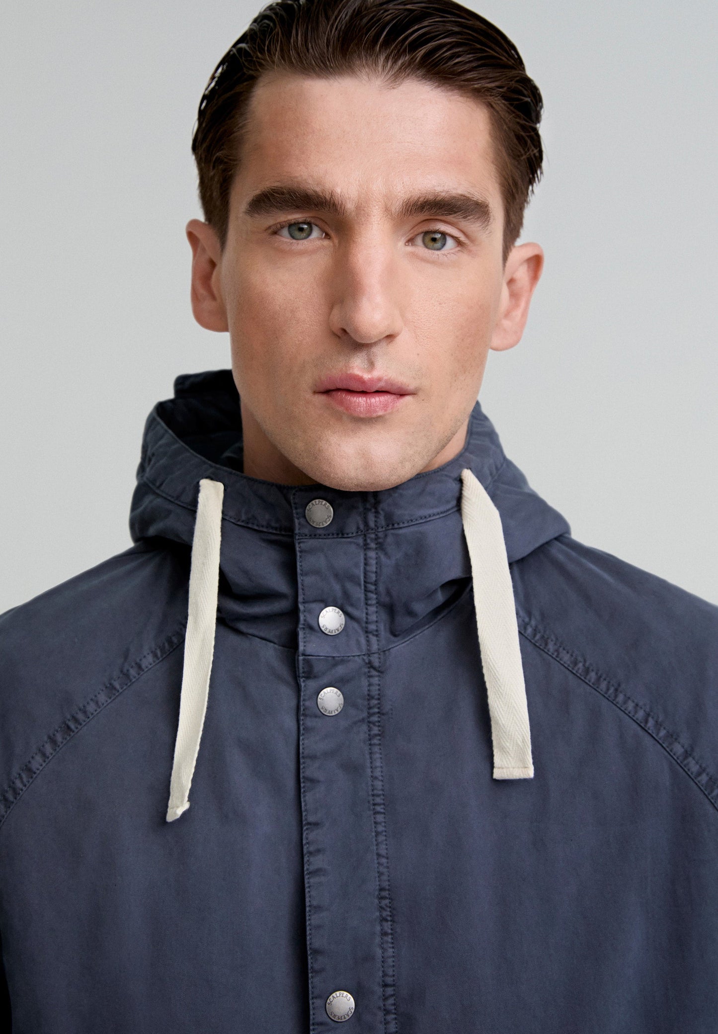 LIGHTWEIGHT JACKET WITH HOOD