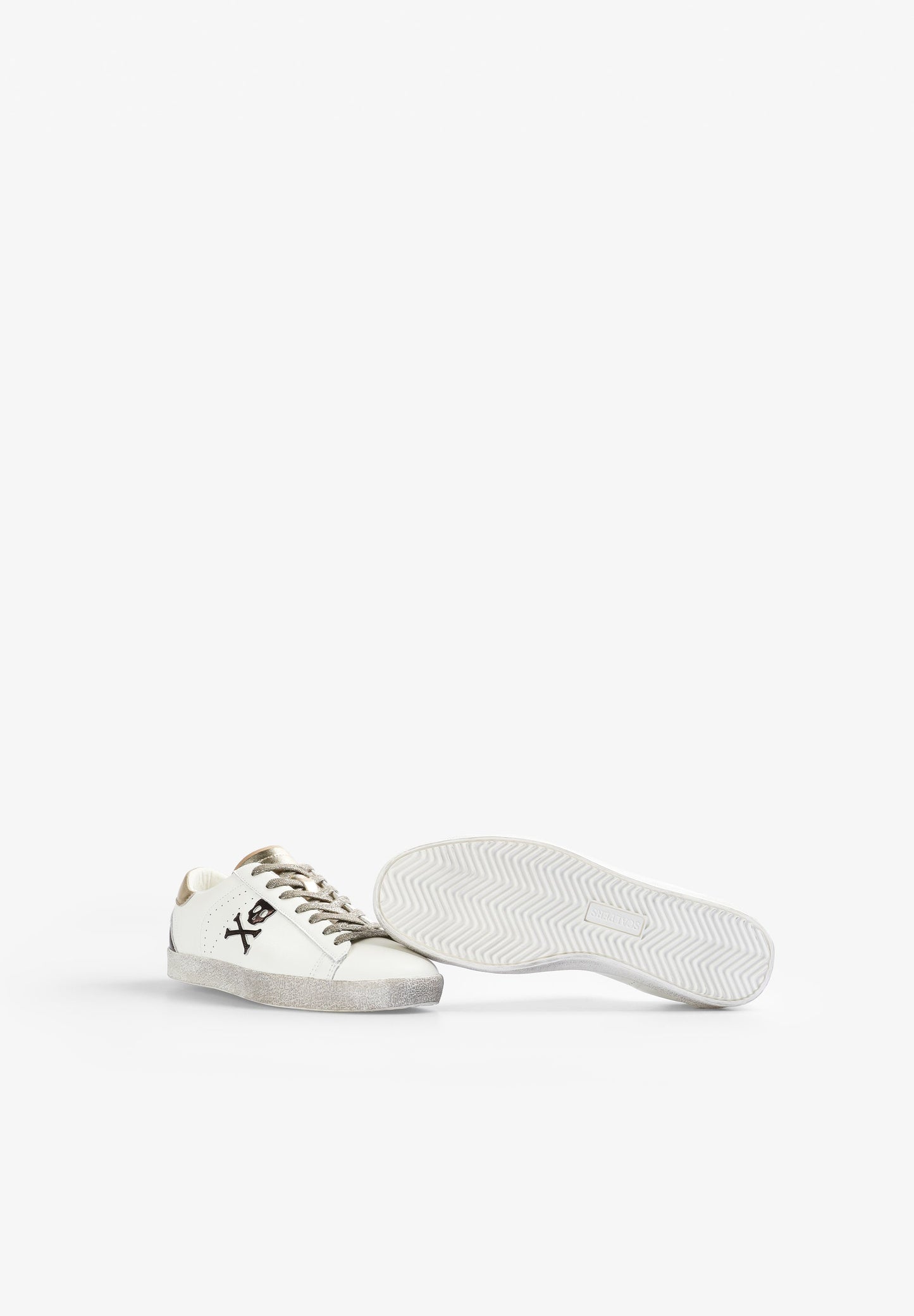 SNEAKERS BAJAS DETALLE METALIZADO - Scalpers