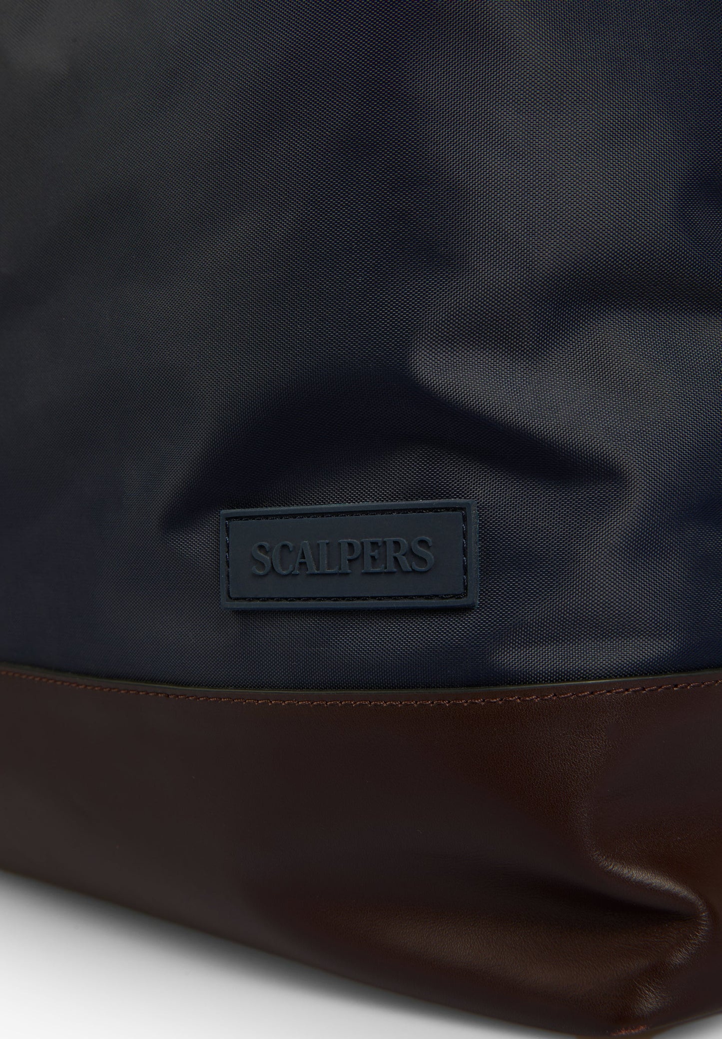 TRAVEL BAG WITH LEATHER DETAIL