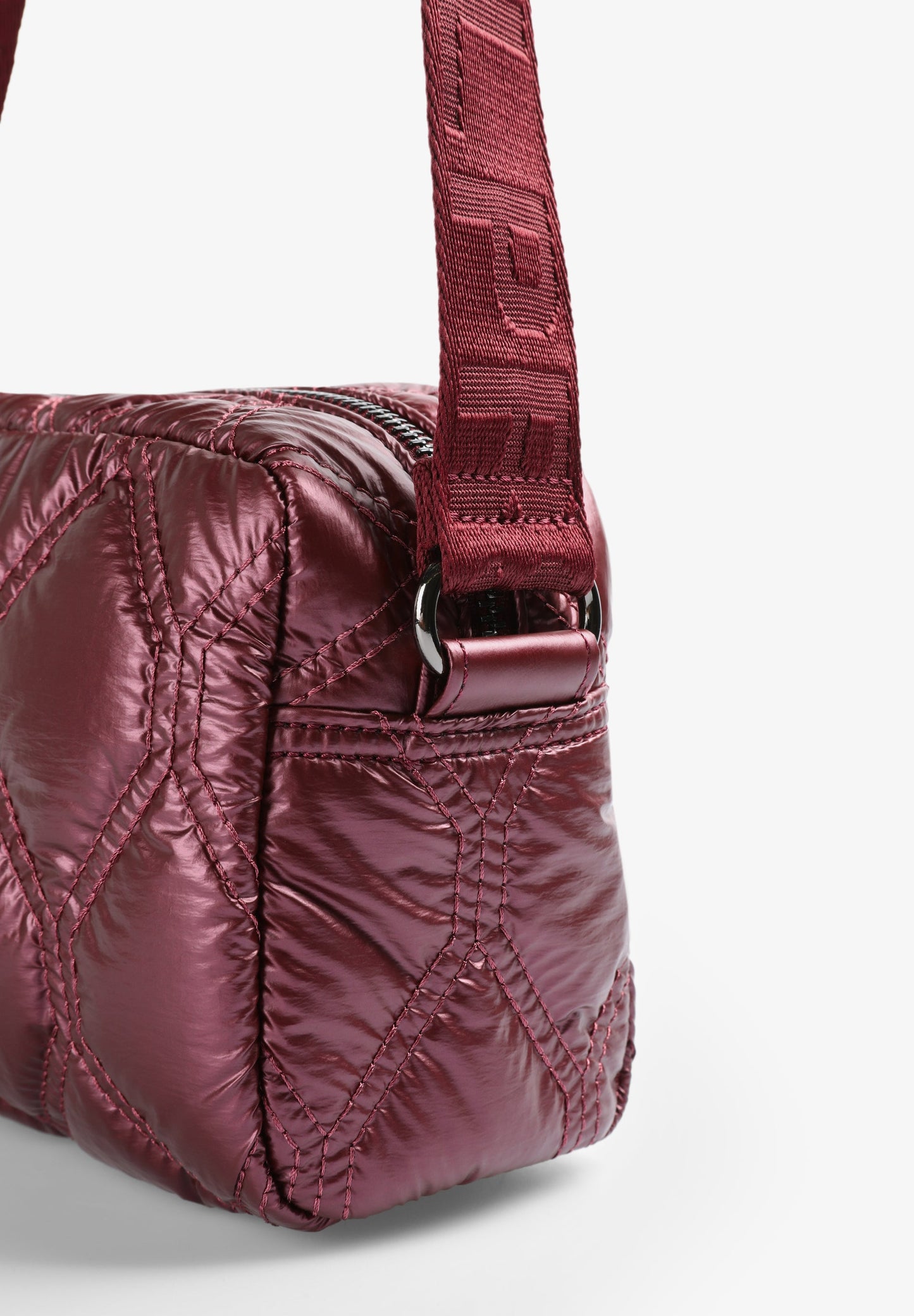 METALLIC QUILTED CROSSBODY BAG