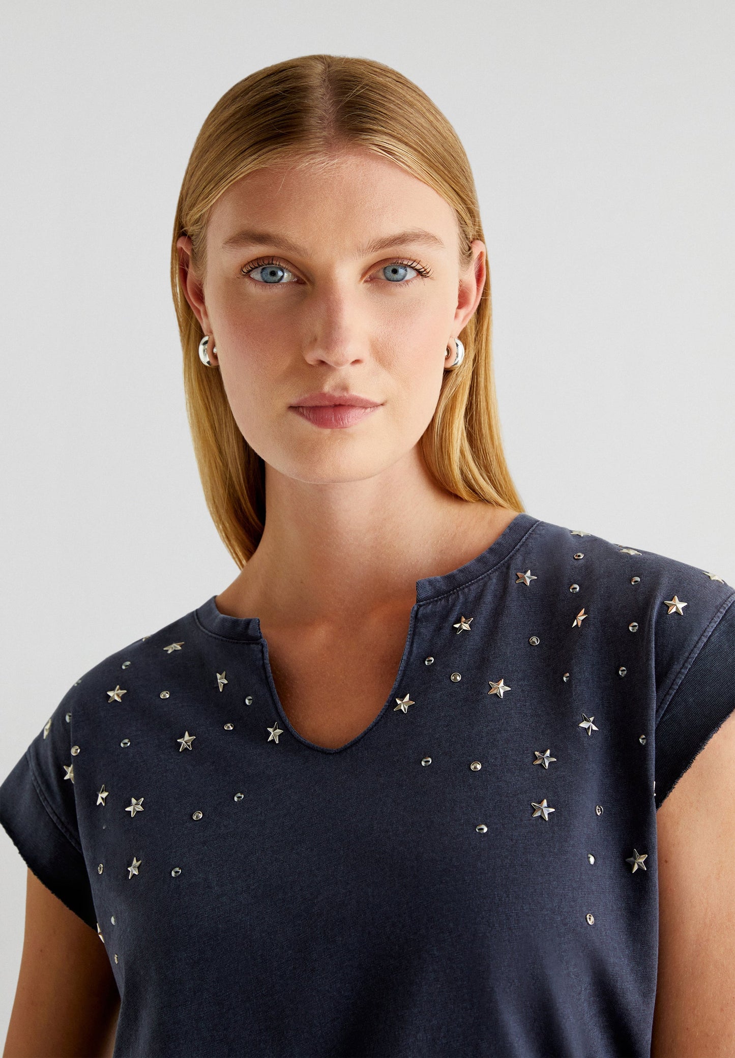 SHOULDER STUDS TEE