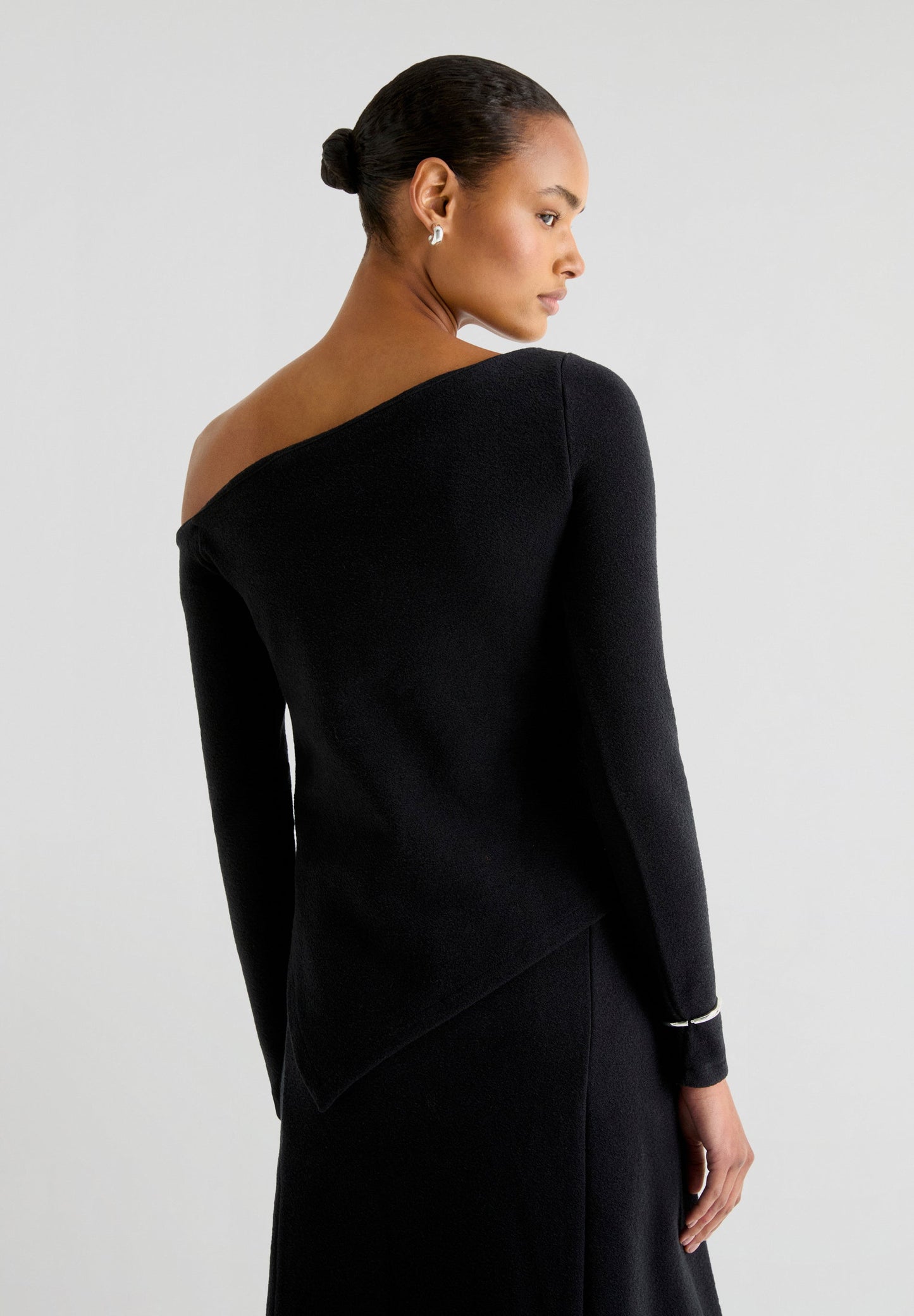 ASYMMETRIC NECKLINE TOP