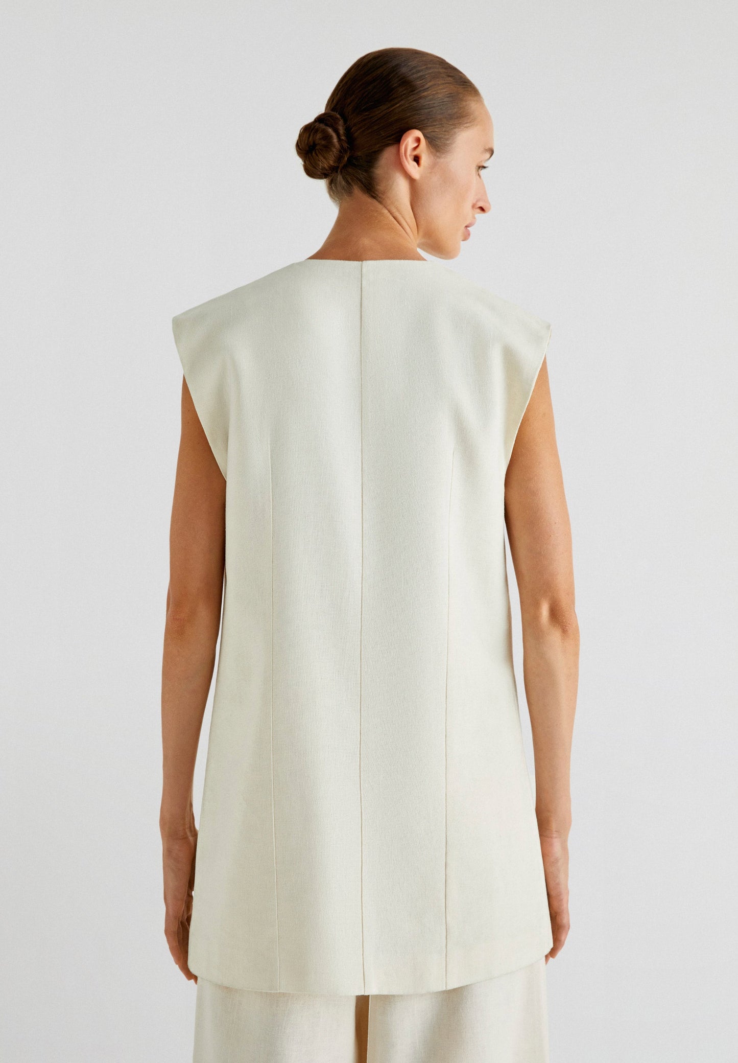 BUTTONED LINEN VEST