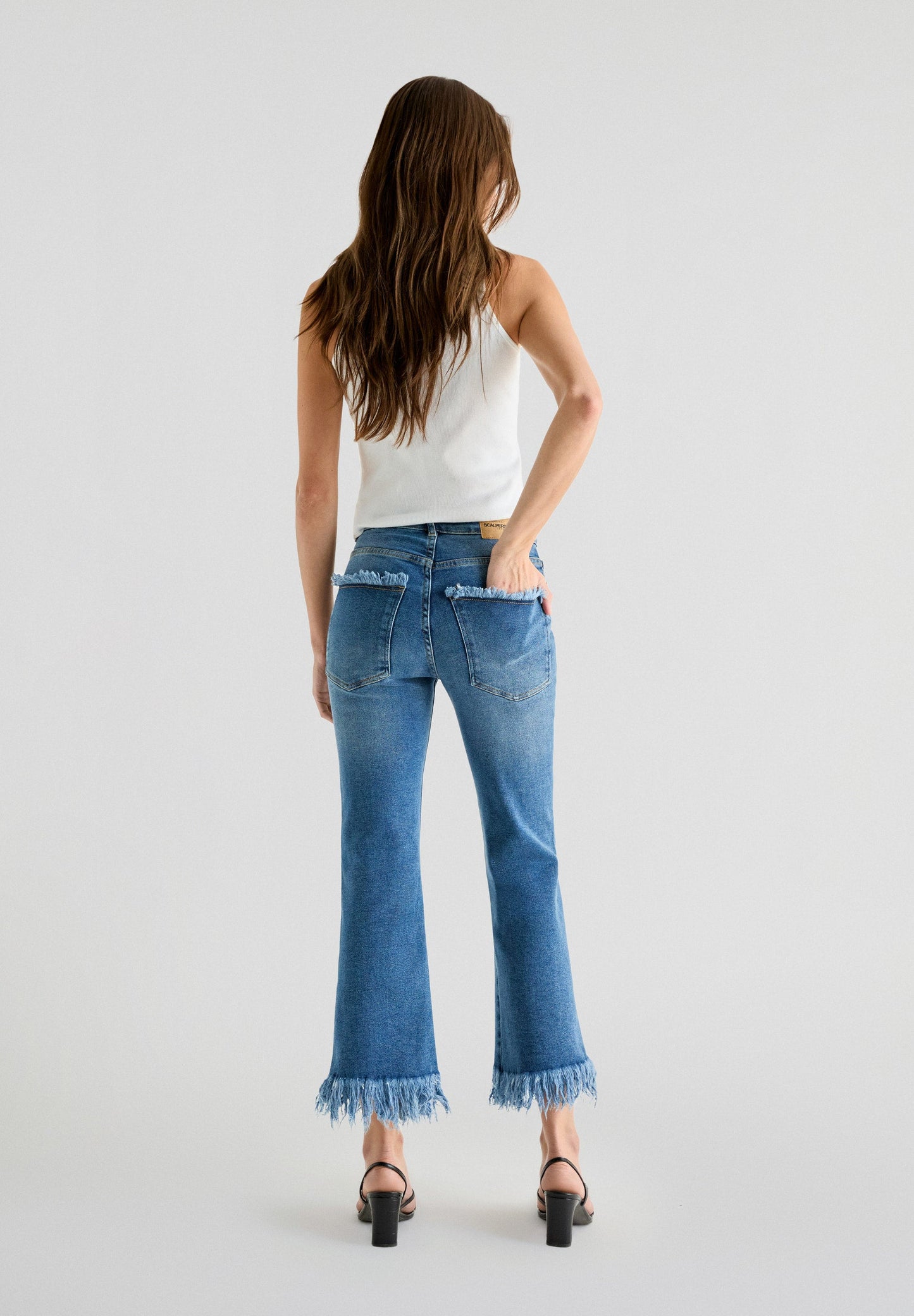 JEANS WITH FRAYED HEM