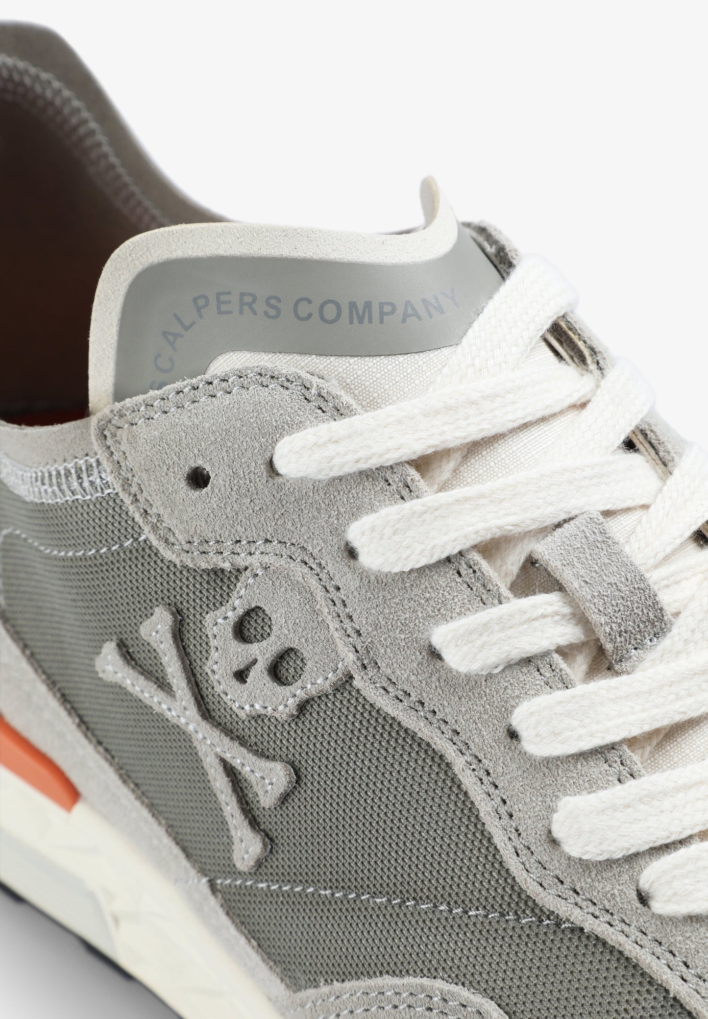 SNEAKERS CALAVERA DETALLE CONTRASTE - Scalpers