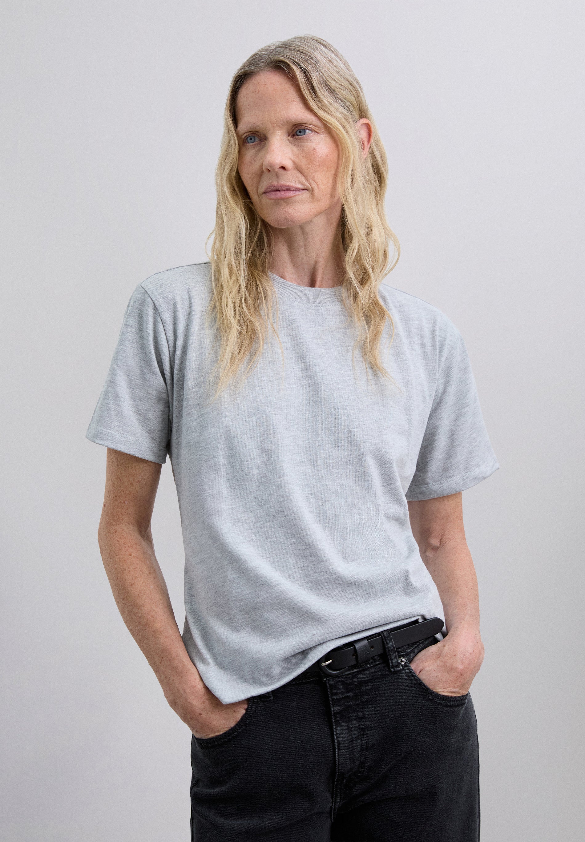 T-SHIRT KNOOP ACHTER