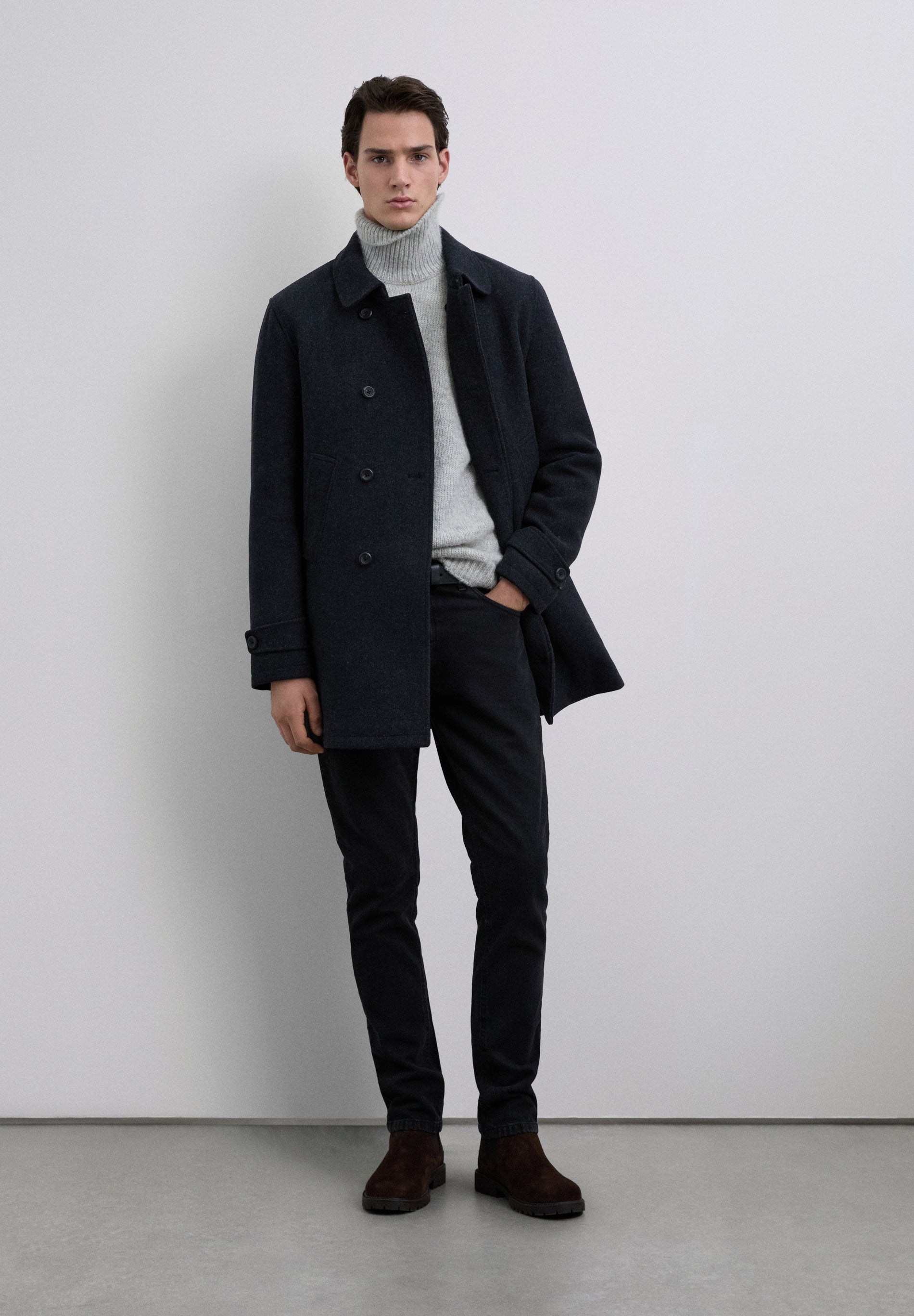 DOUBLE-BREASTED WOOL COAT