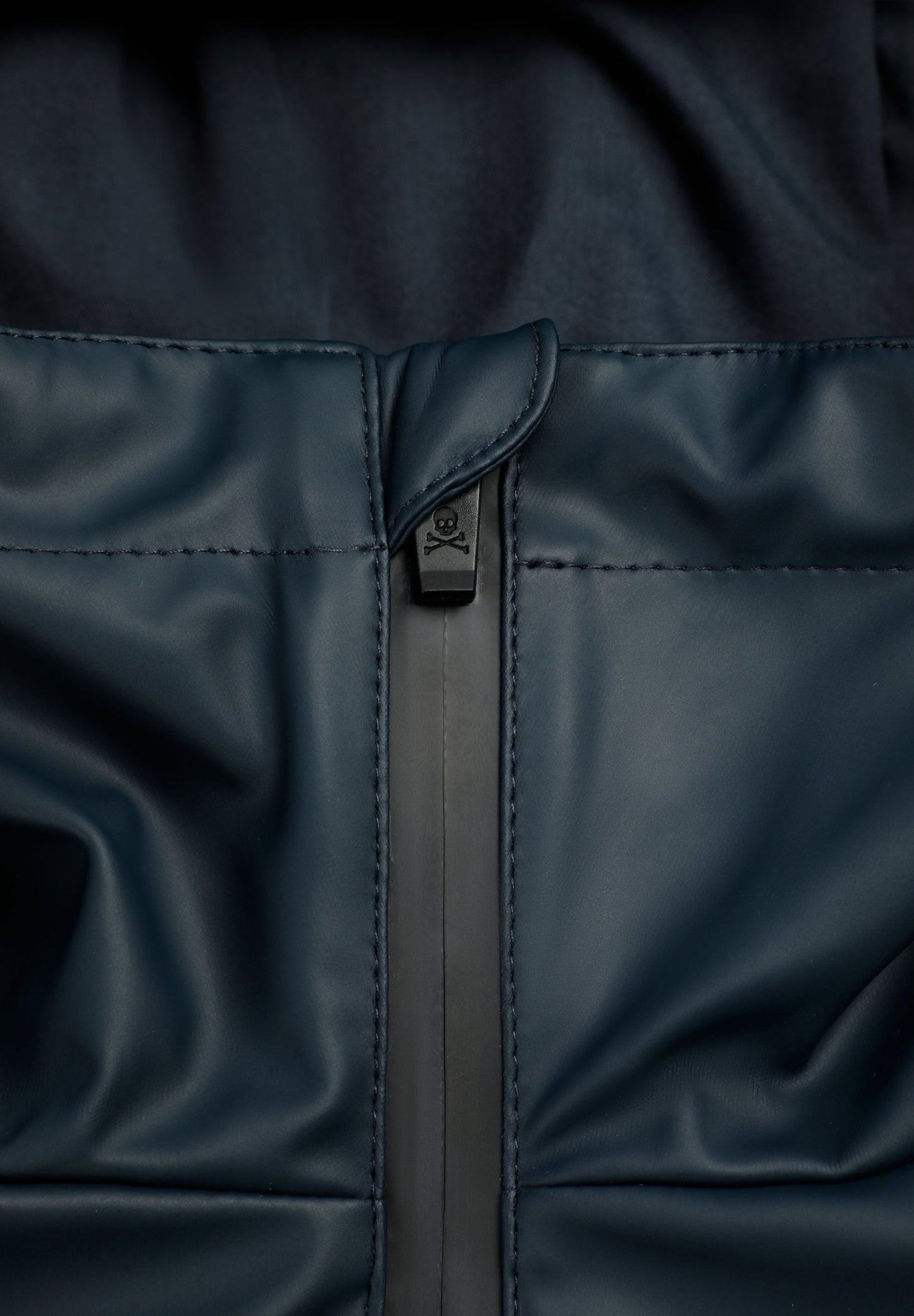 PARKA IMPERMEABLE CON CAPUCHA - Scalpers