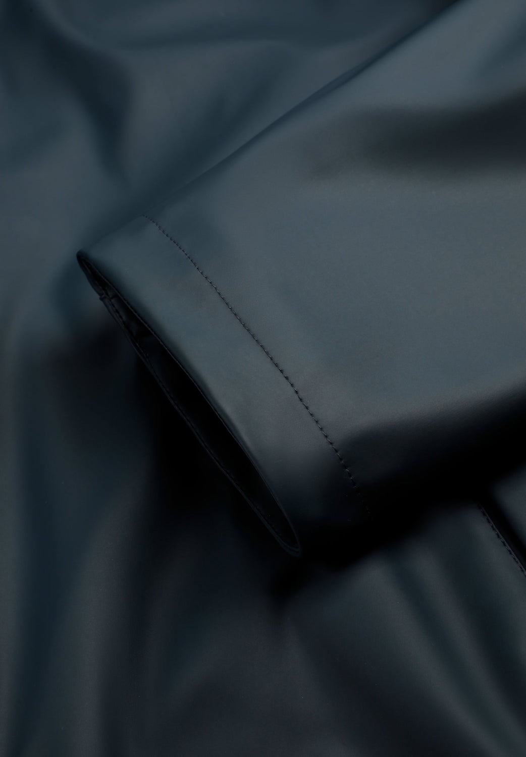 PARKA IMPERMEABLE CON CAPUCHA - Scalpers