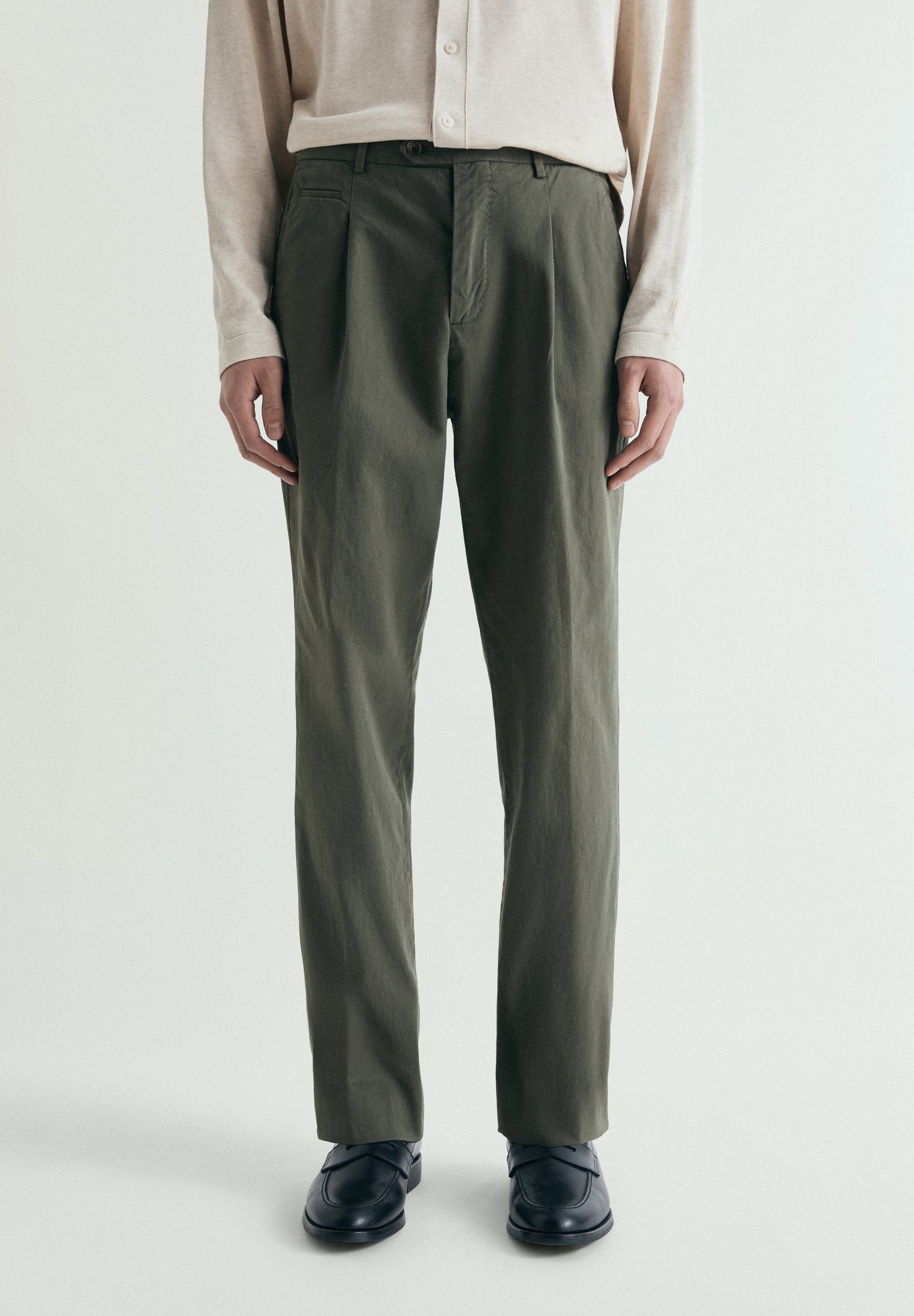 CHINO TROUSERS WITH DARTS