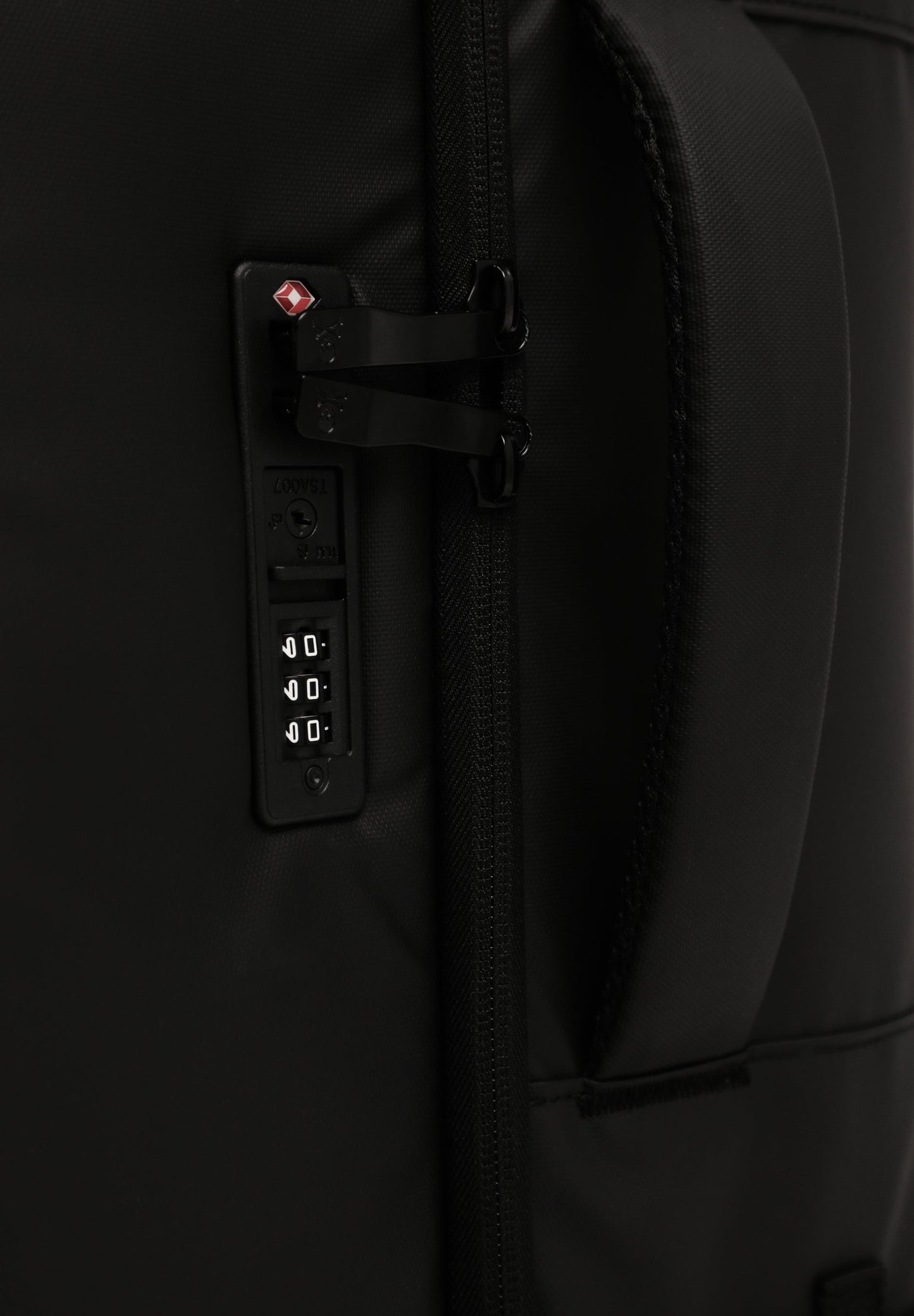 SKULL TRAVEL SUITCASE