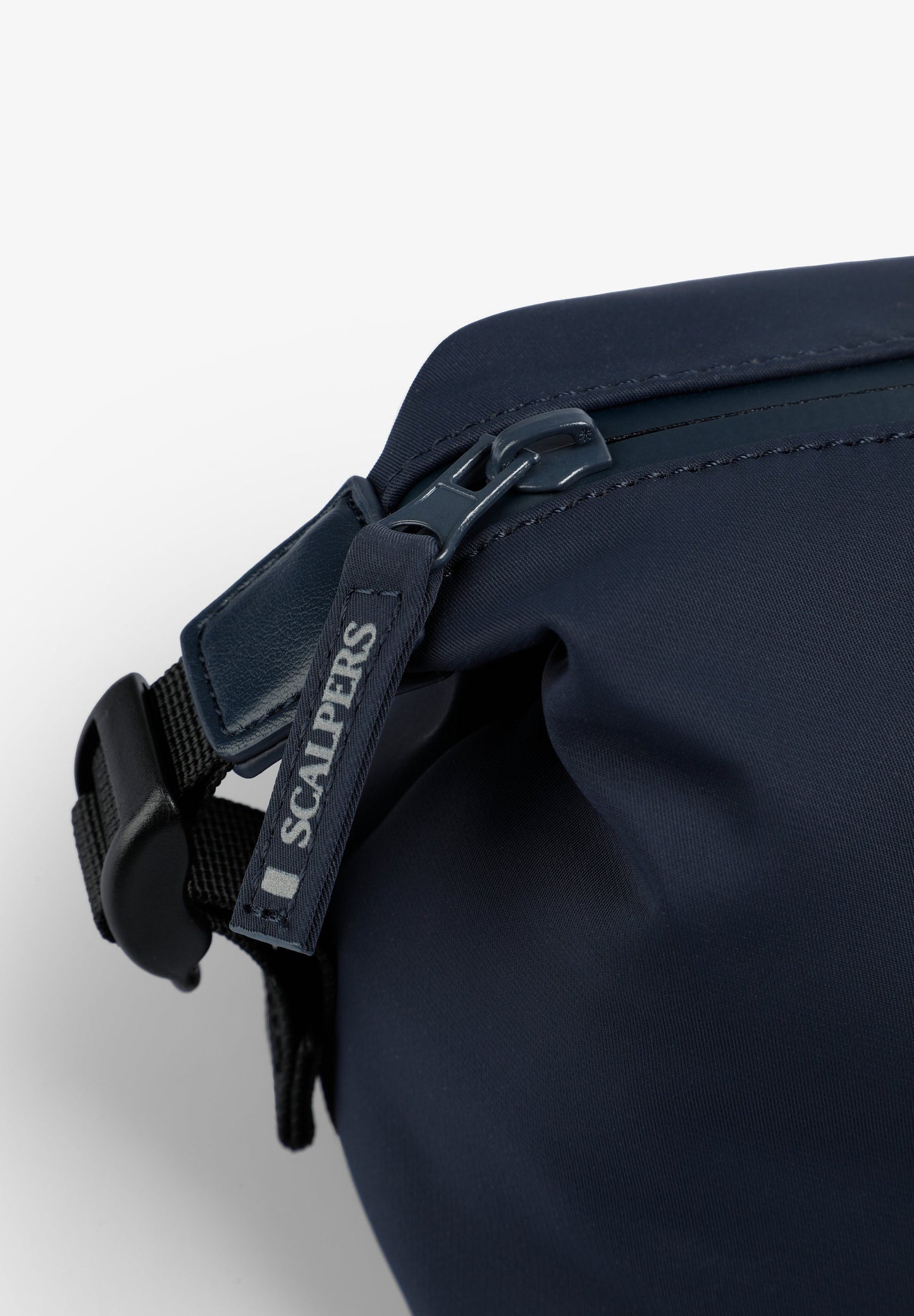 TRAVEL TOILETRY BAG IN TECHNICAL FABRIC