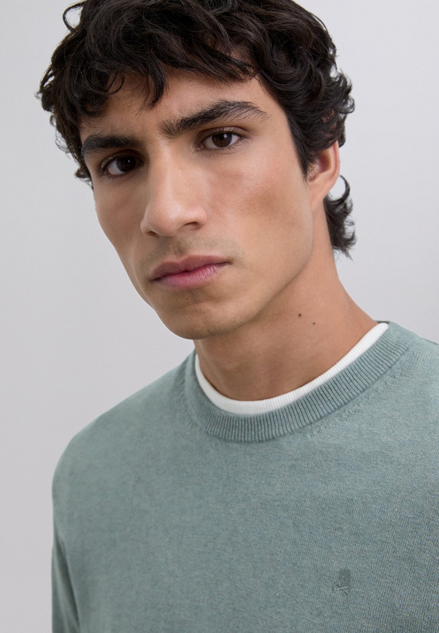 SWEATER WITH EMBROIDERED SKULL