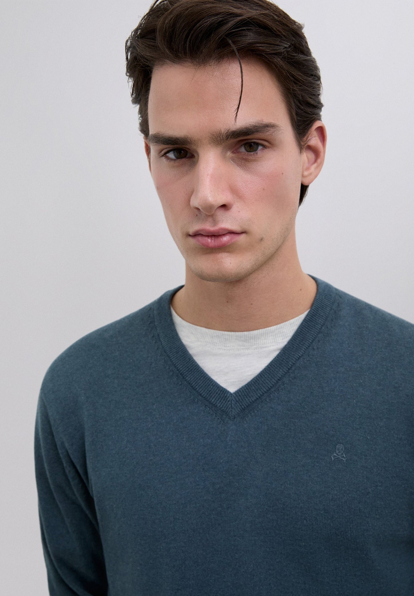 V-NECK SKULL SWEATER