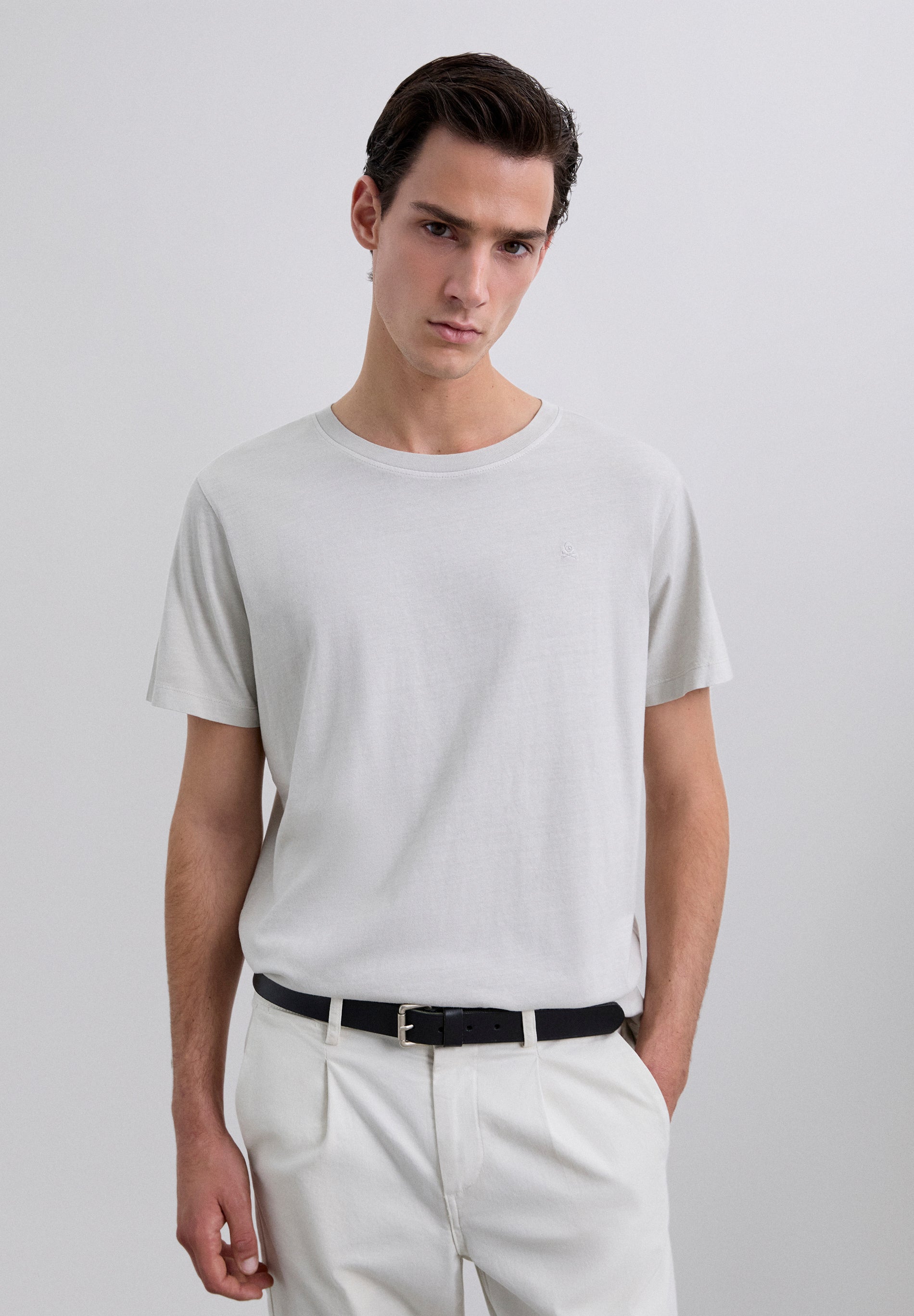 T-SHIRT WITH MATCHING EMBROIDERED SKULL