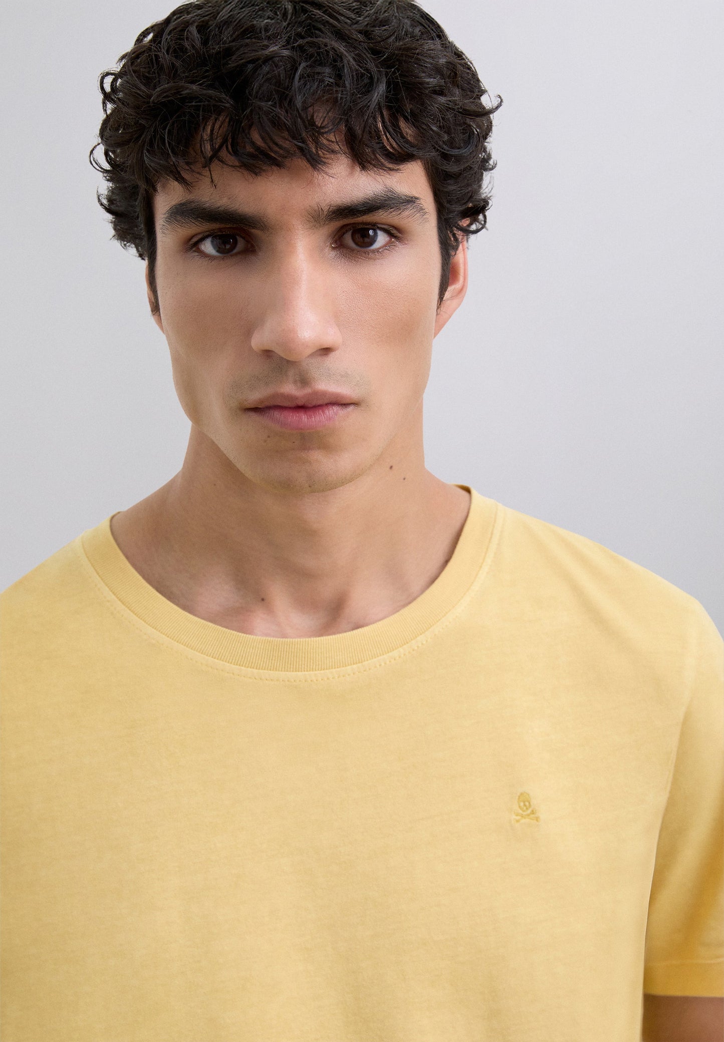 EMBROIDERED SKULL T-SHIRT