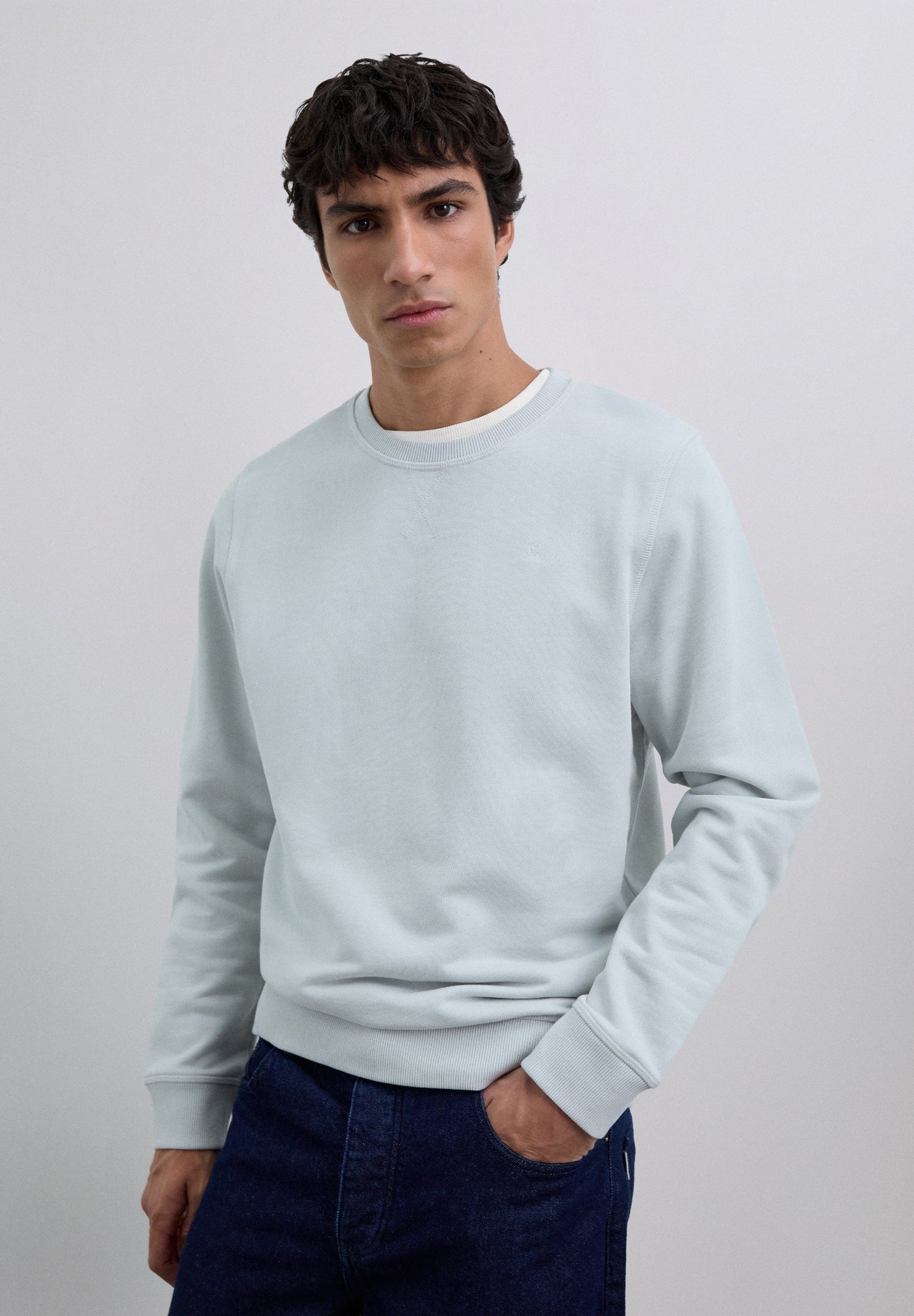 SWEATSHIRT WITH EMBROIDERED SKULL