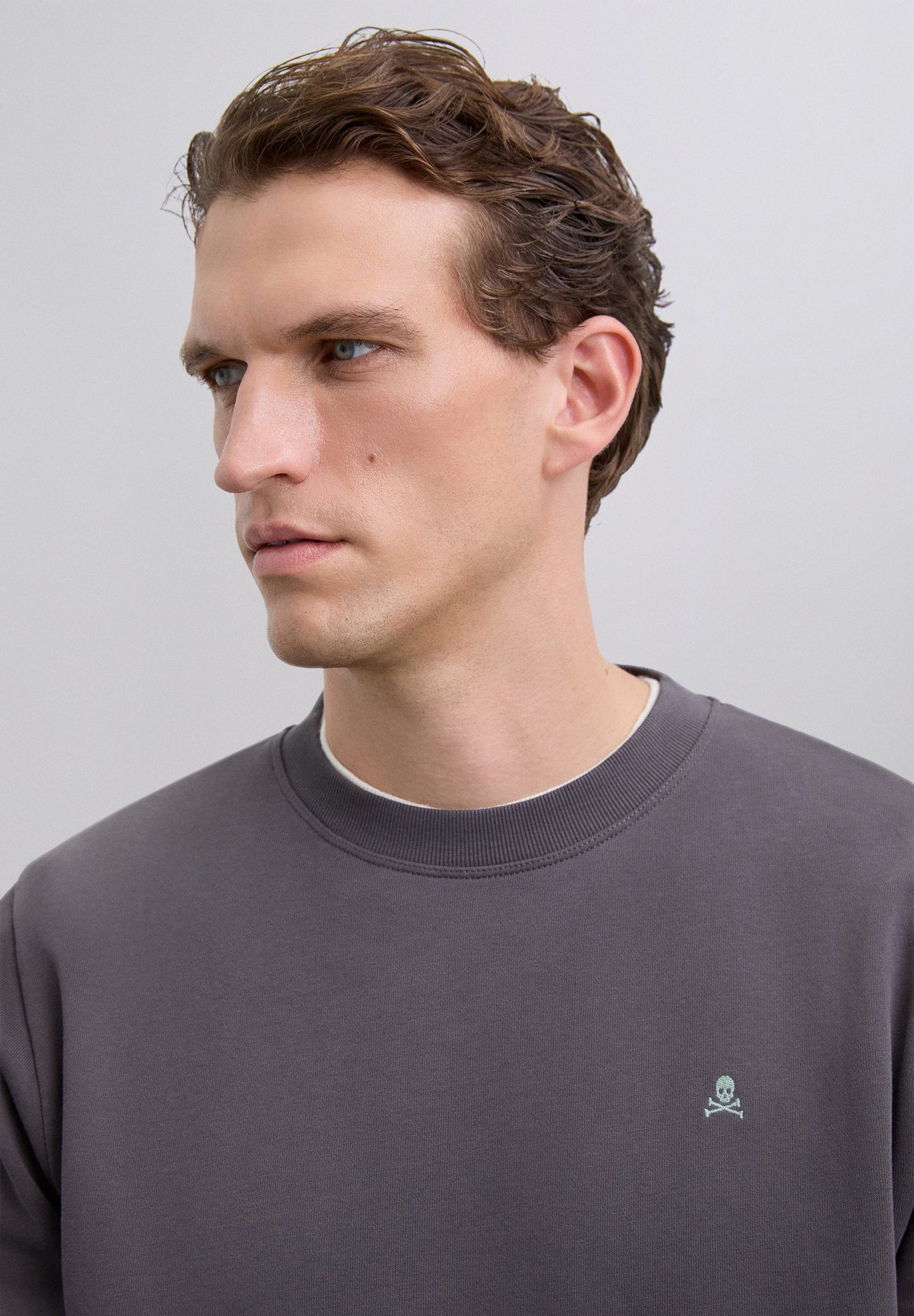 SWEATSHIRT WITH EMBROIDERED SKULL
