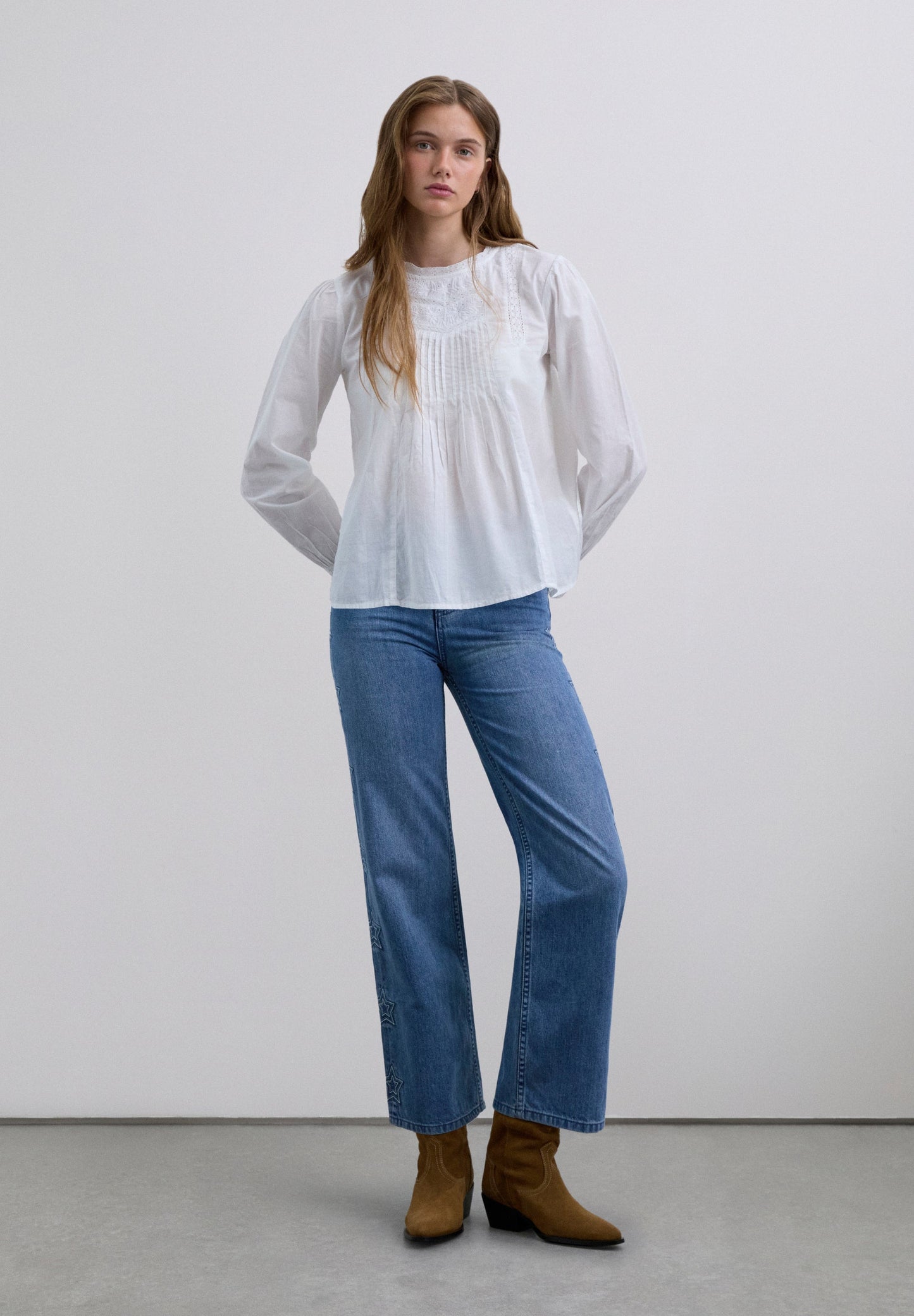 BLOUSE WITH LACE MOTIVES