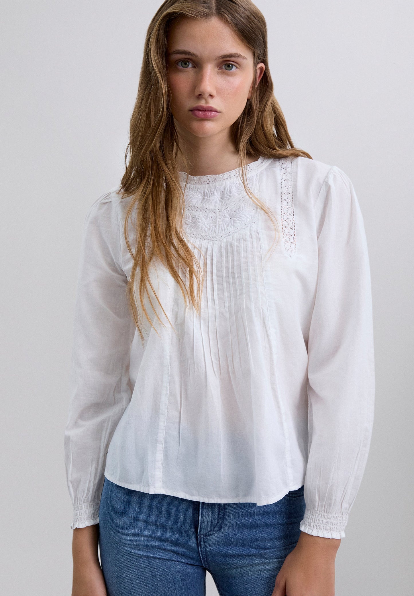 BLOUSE WITH LACE MOTIVES