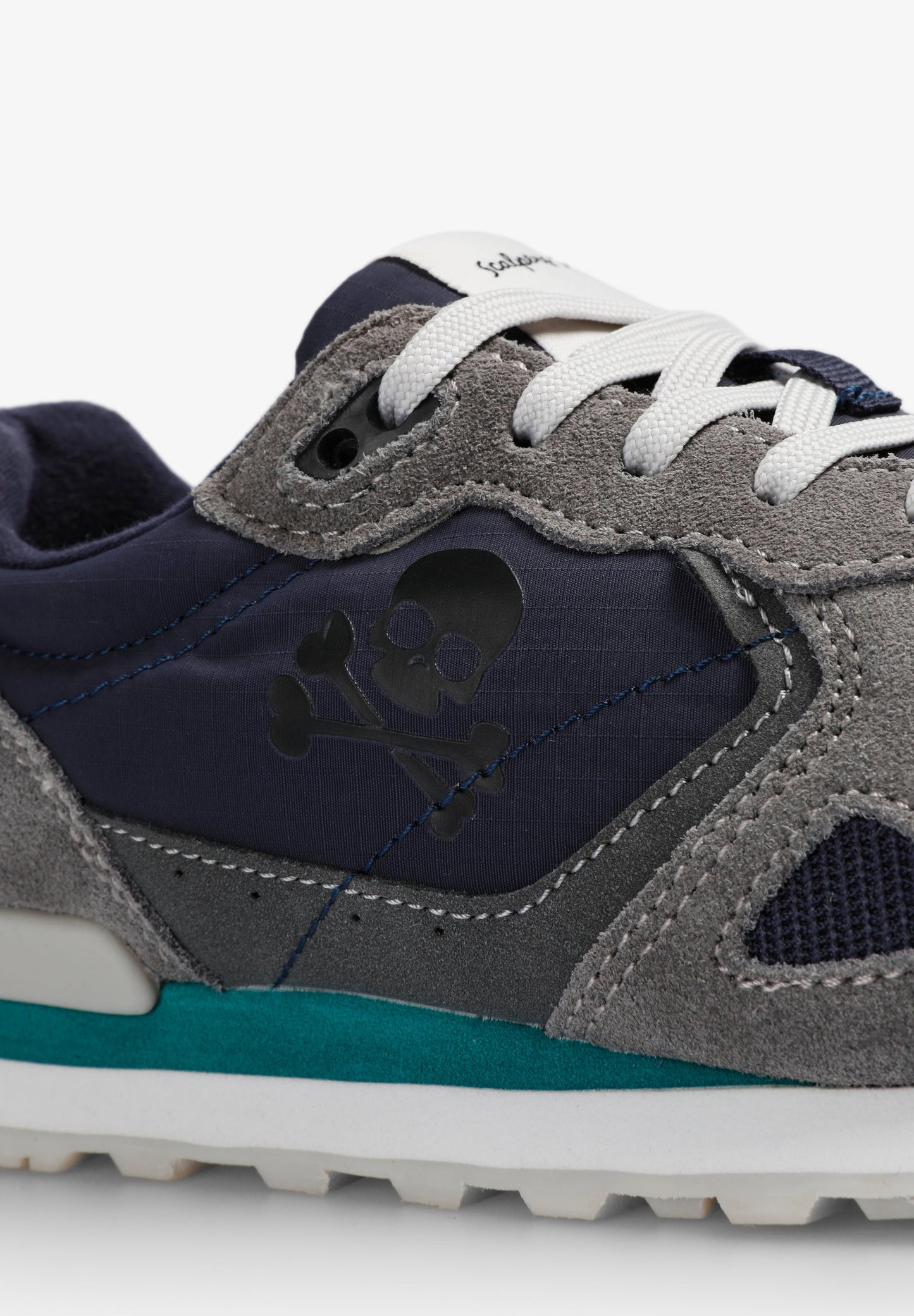 SNEAKERS PIEL CALAVERA LATERAL - Scalpers