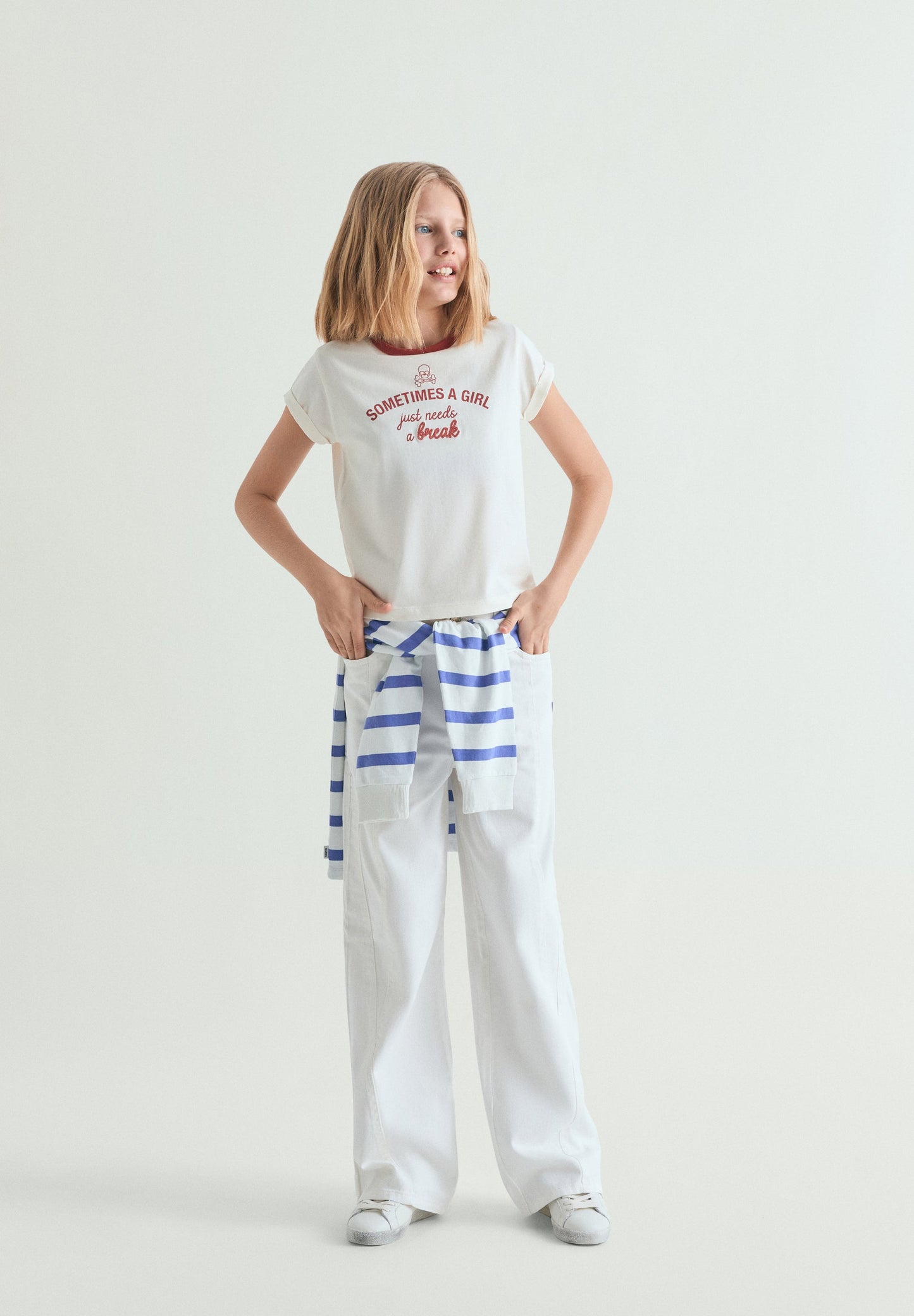 PRINTED T-SHIRT WITH CONTRAST COLLAR