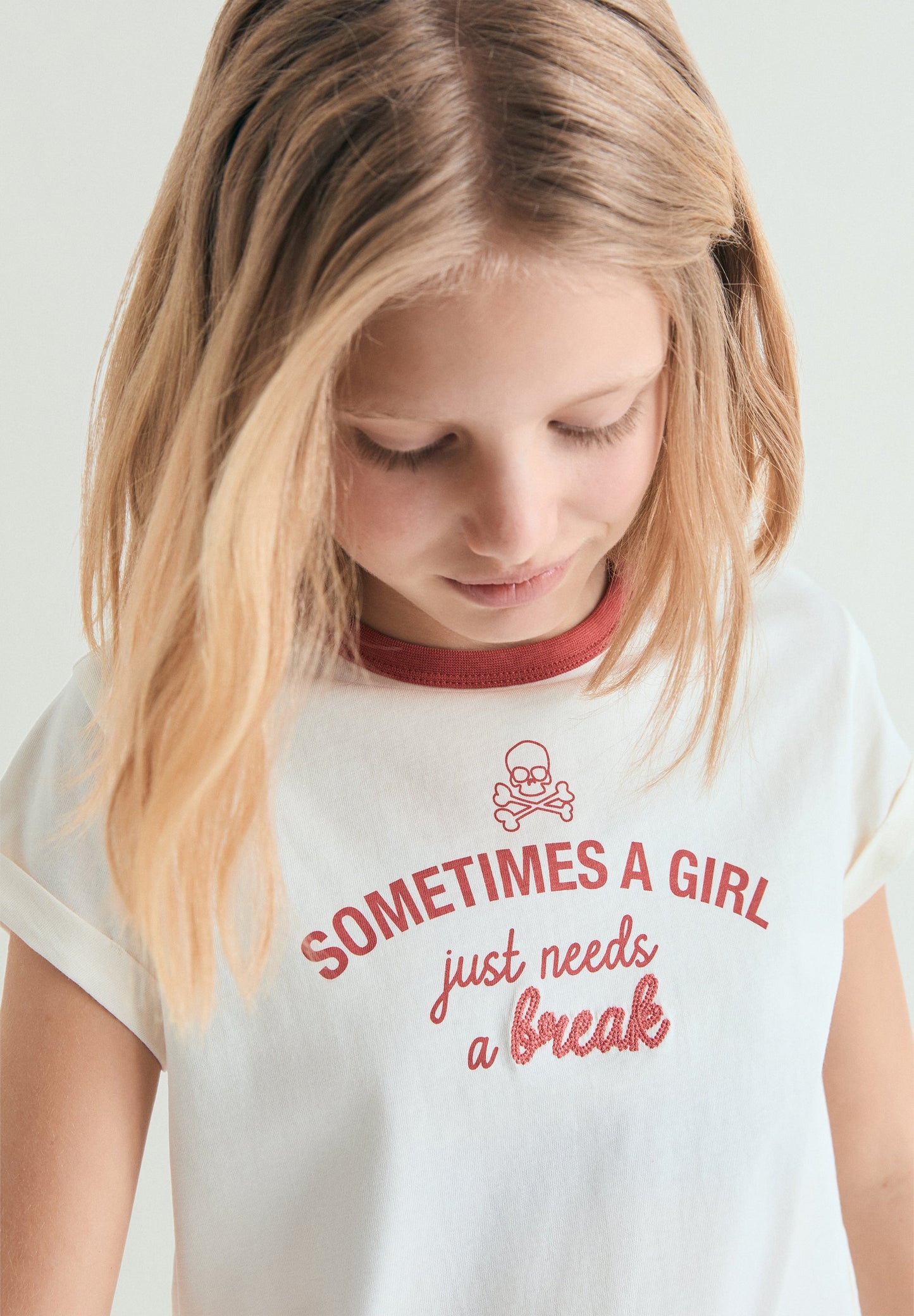 PRINTED T-SHIRT WITH CONTRAST COLLAR