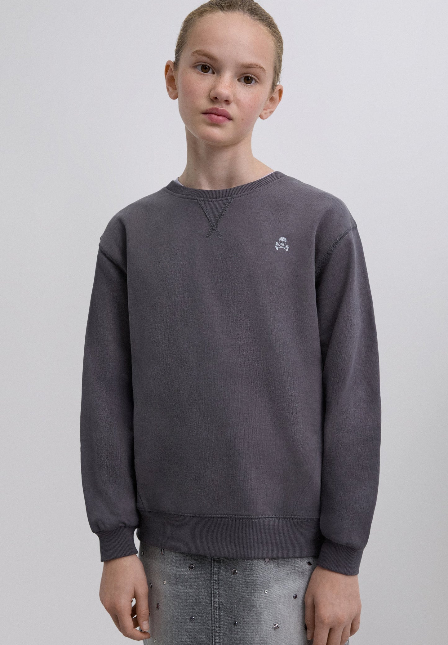 EMBROIDERED PRINT SWEATSHIRT