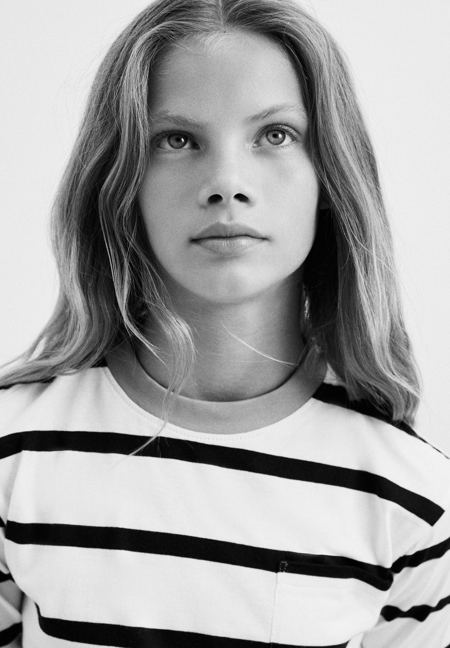 CONTRAST STRIPED T-SHIRT