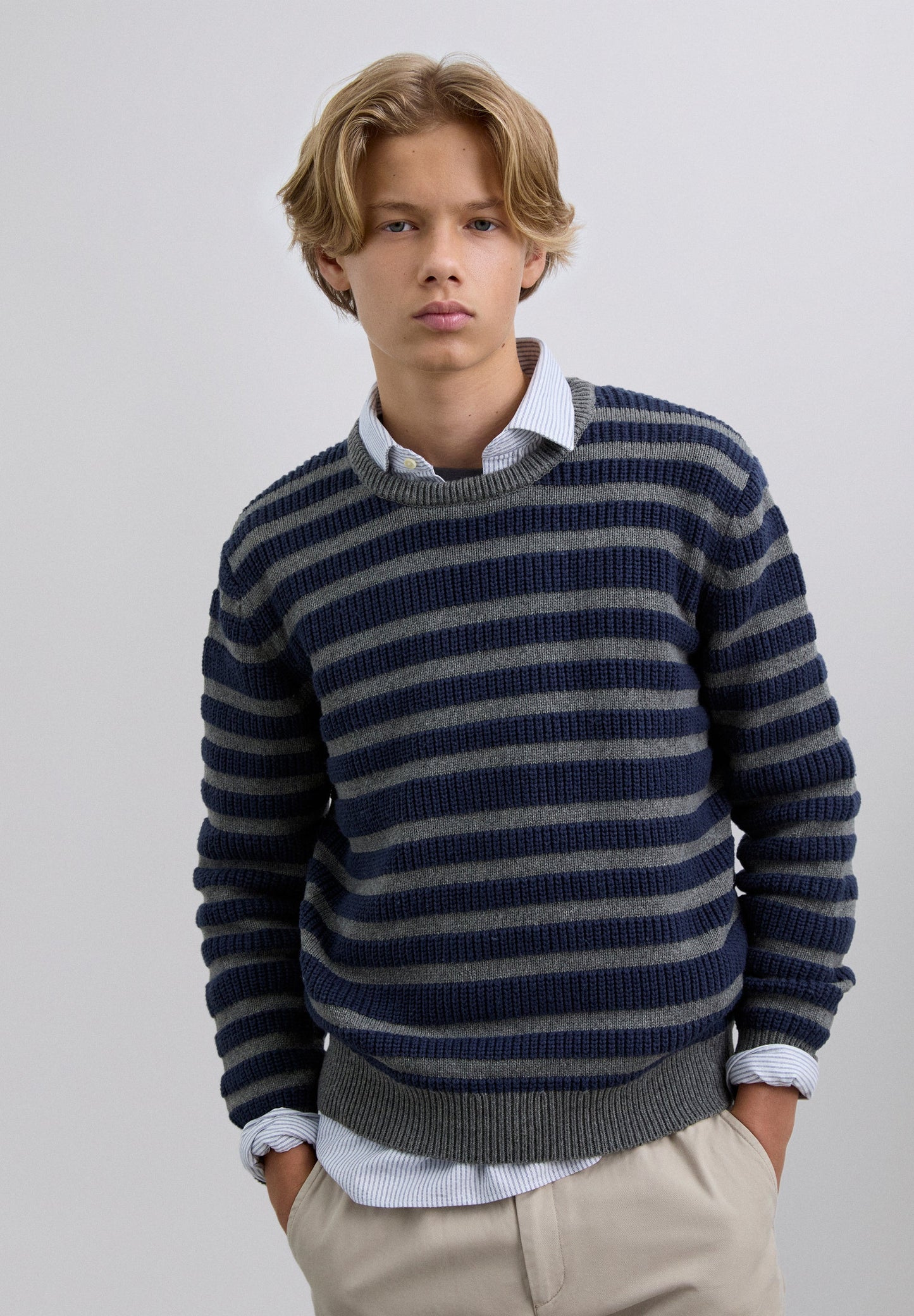 STRIPED ROUND NECK SWEATER