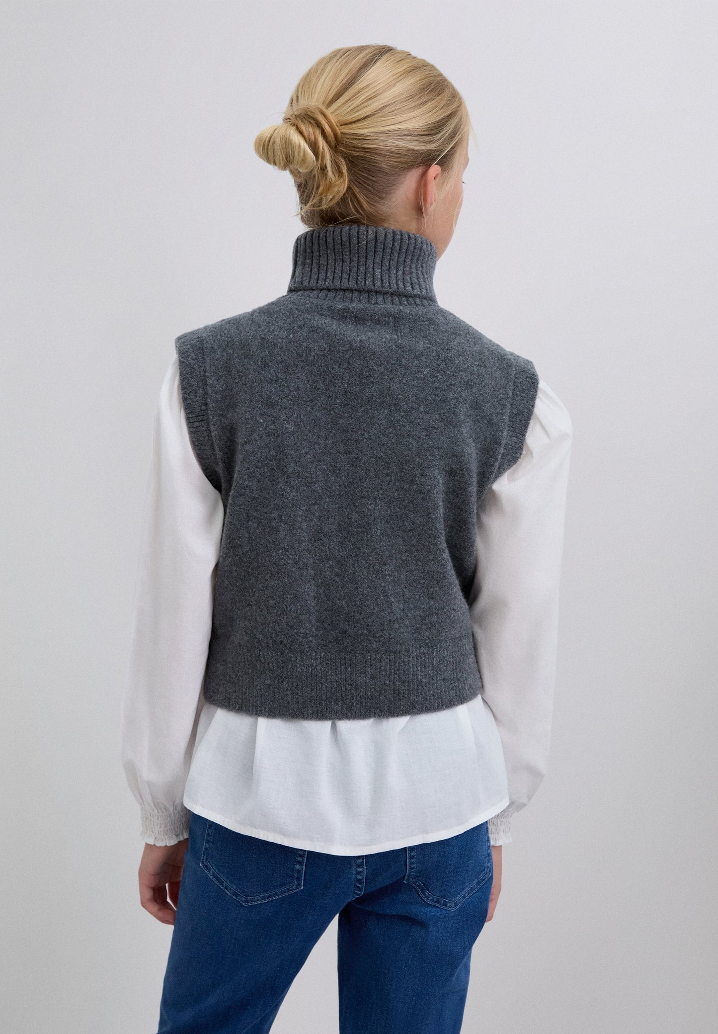 HIGH NECK KNIT VEST
