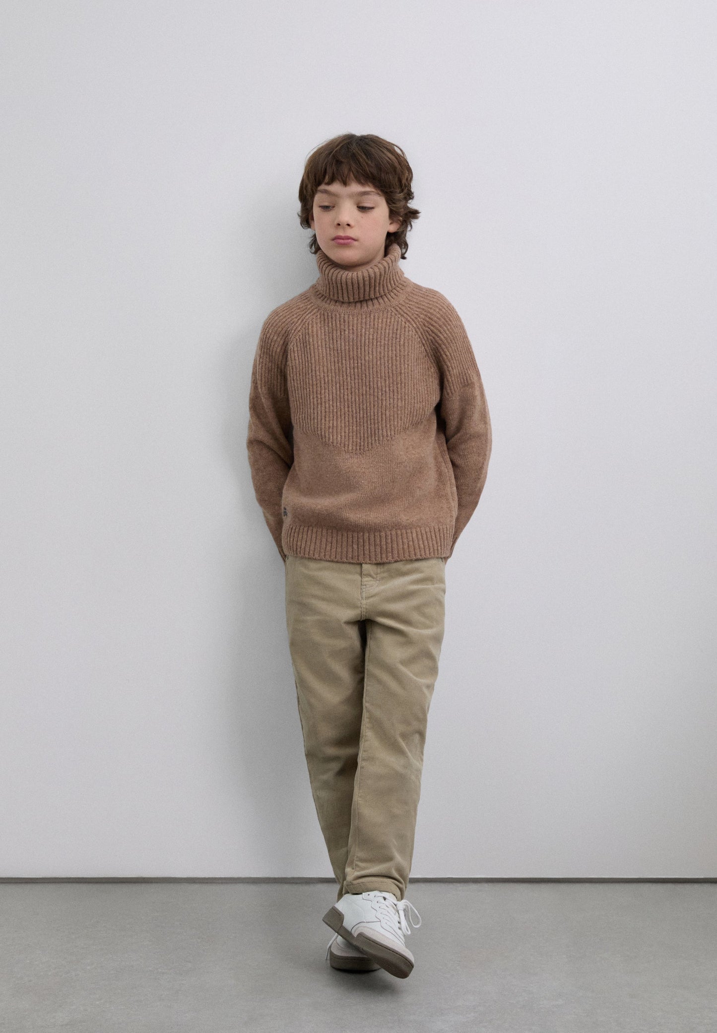 TRUI HOGE KRAAG ROND