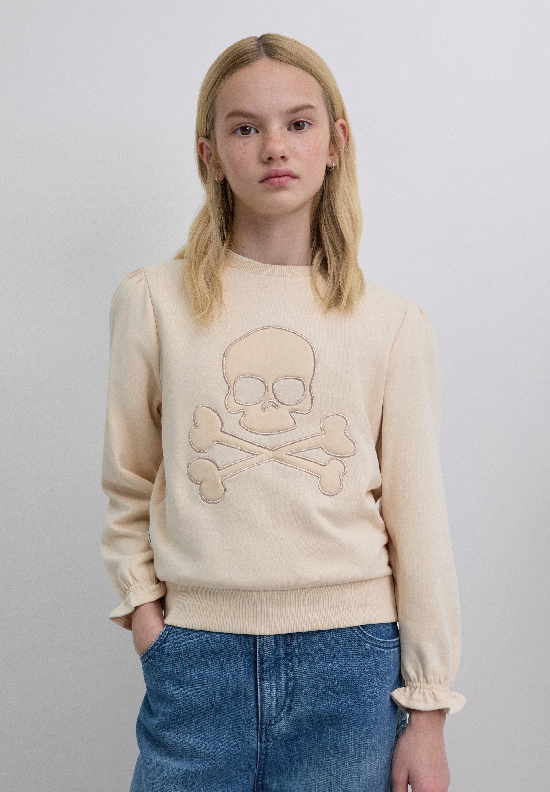 SWEATSHIRT WITH EMBROIDERED SKULL