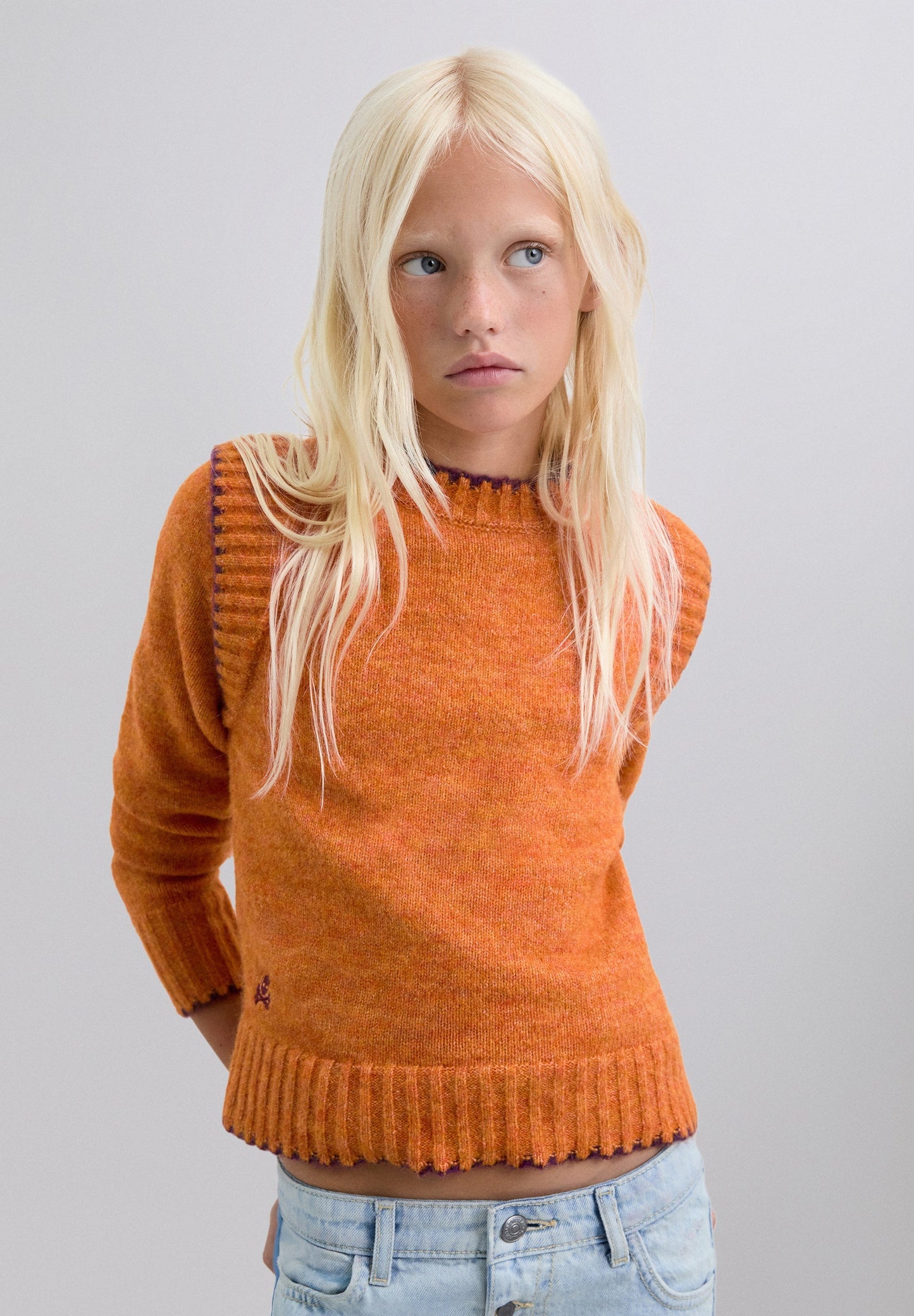 CONTRAST KNIT SWEATER