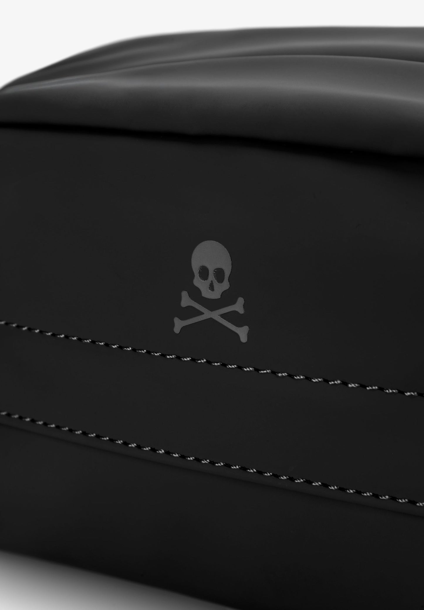 REFLECTIVE LOGO TOILETRY BAG