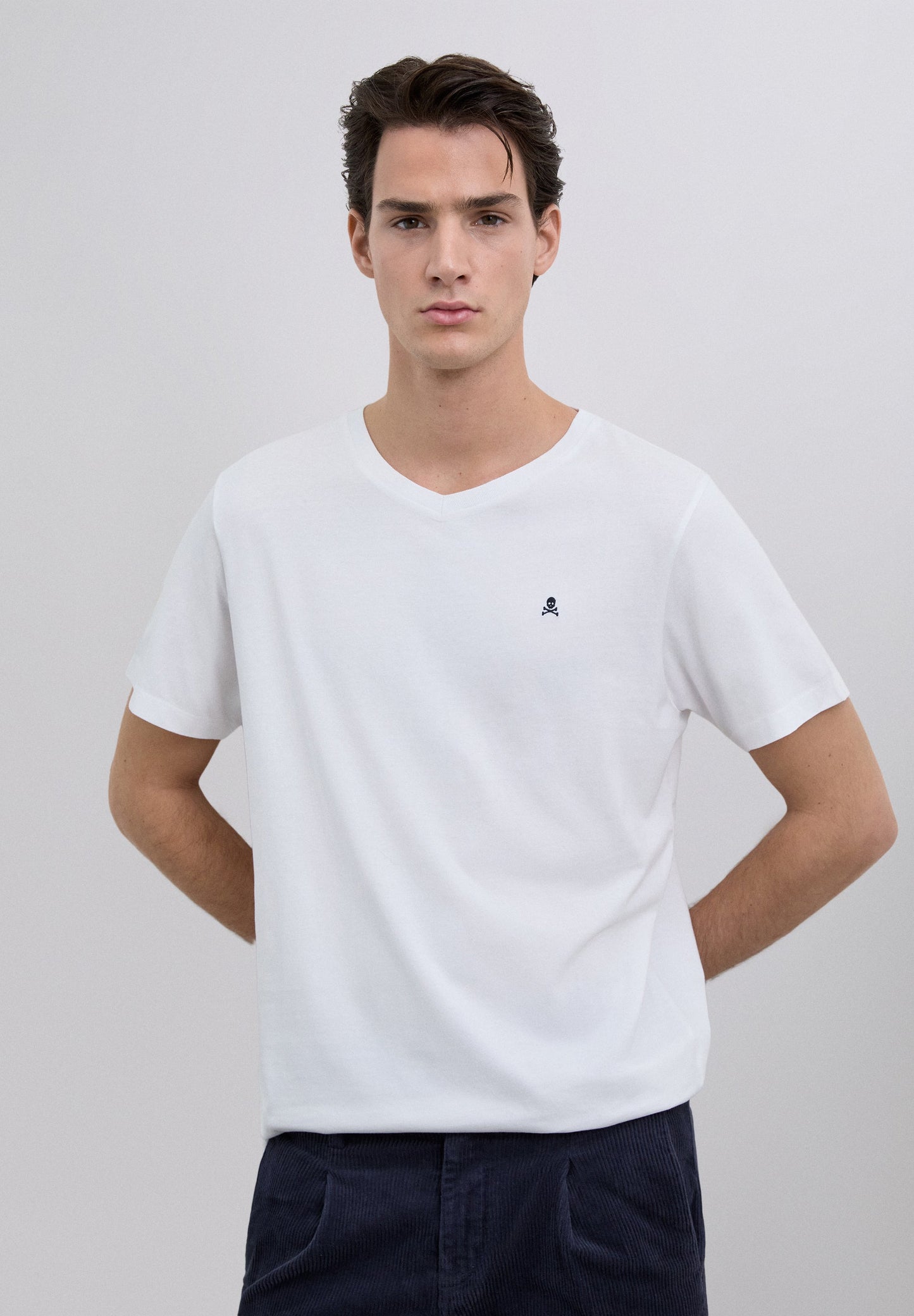 CAMISETA CALAVERA BORDADA TONO