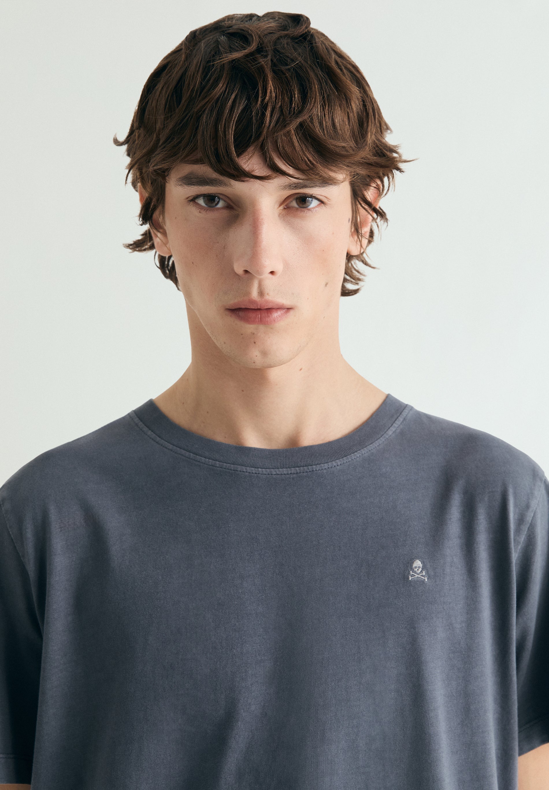 EMBROIDERED WASHED EFFECT T-SHIRT