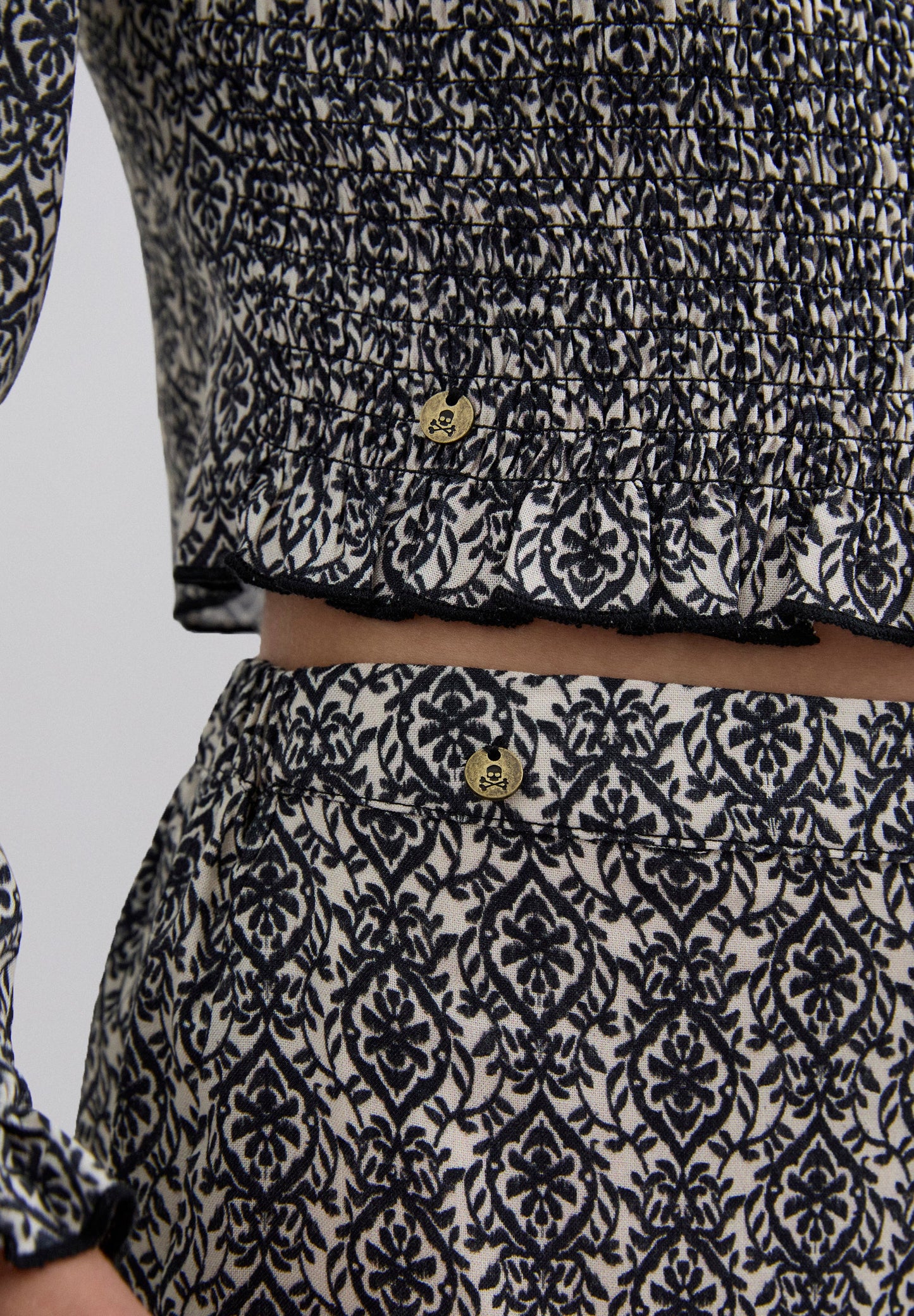 PRINT BLOUSE WITH RUFFLE