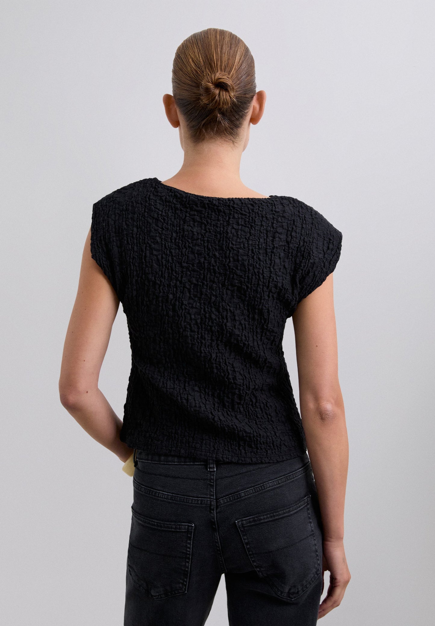 TEXTURED T-SHIRT