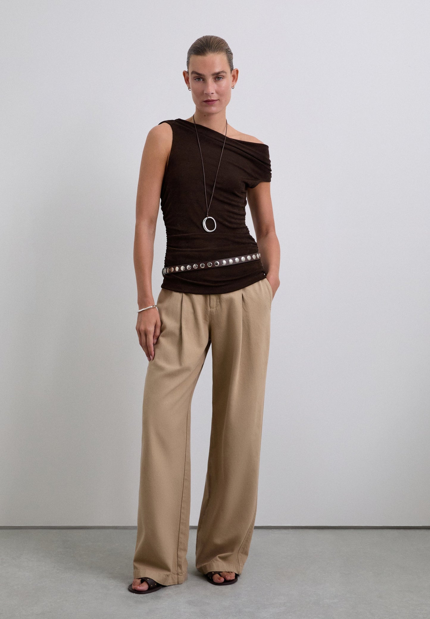 GATHERED ASYMMETRIC TOP