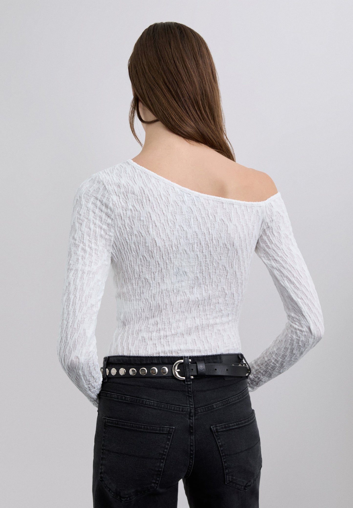 ASYMMETRIC OFF-THE-SHOULDER TOP