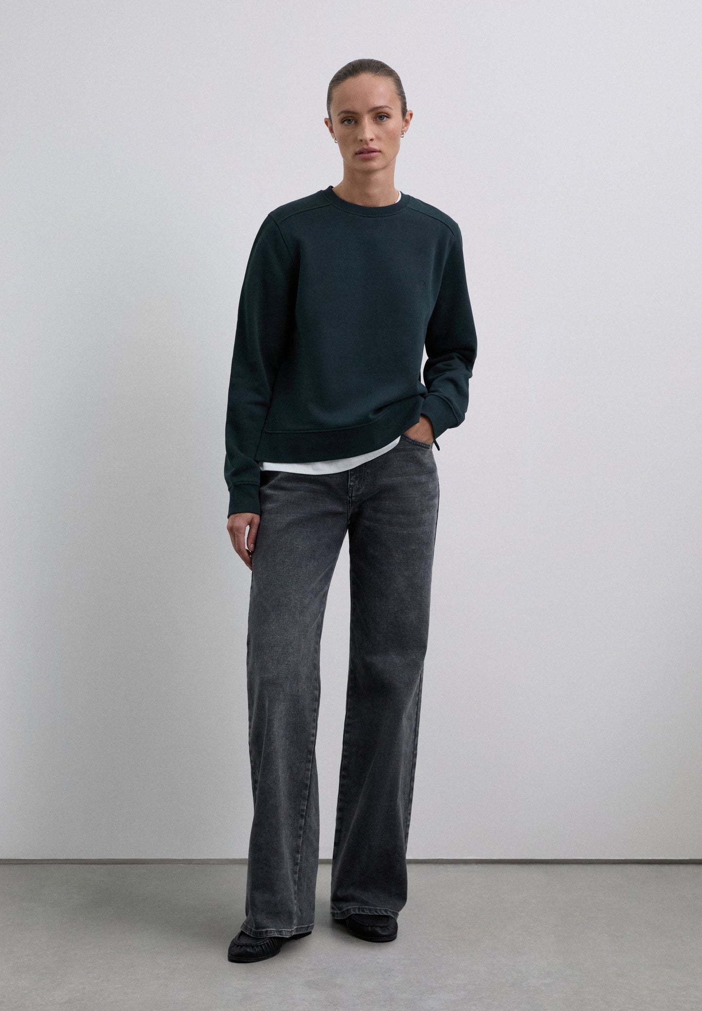 BASIC SKULL SWEATSHIRT