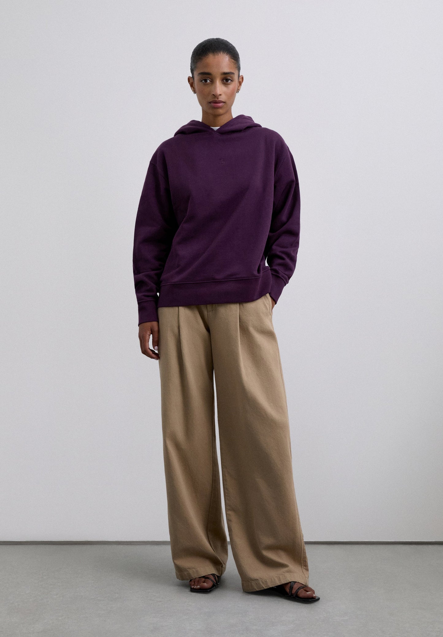 BASIC HOODIE WITH SKULL