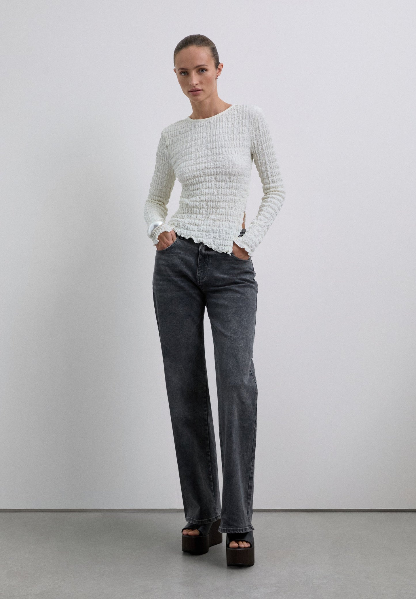 ROUND NECK TEXTURED TOP